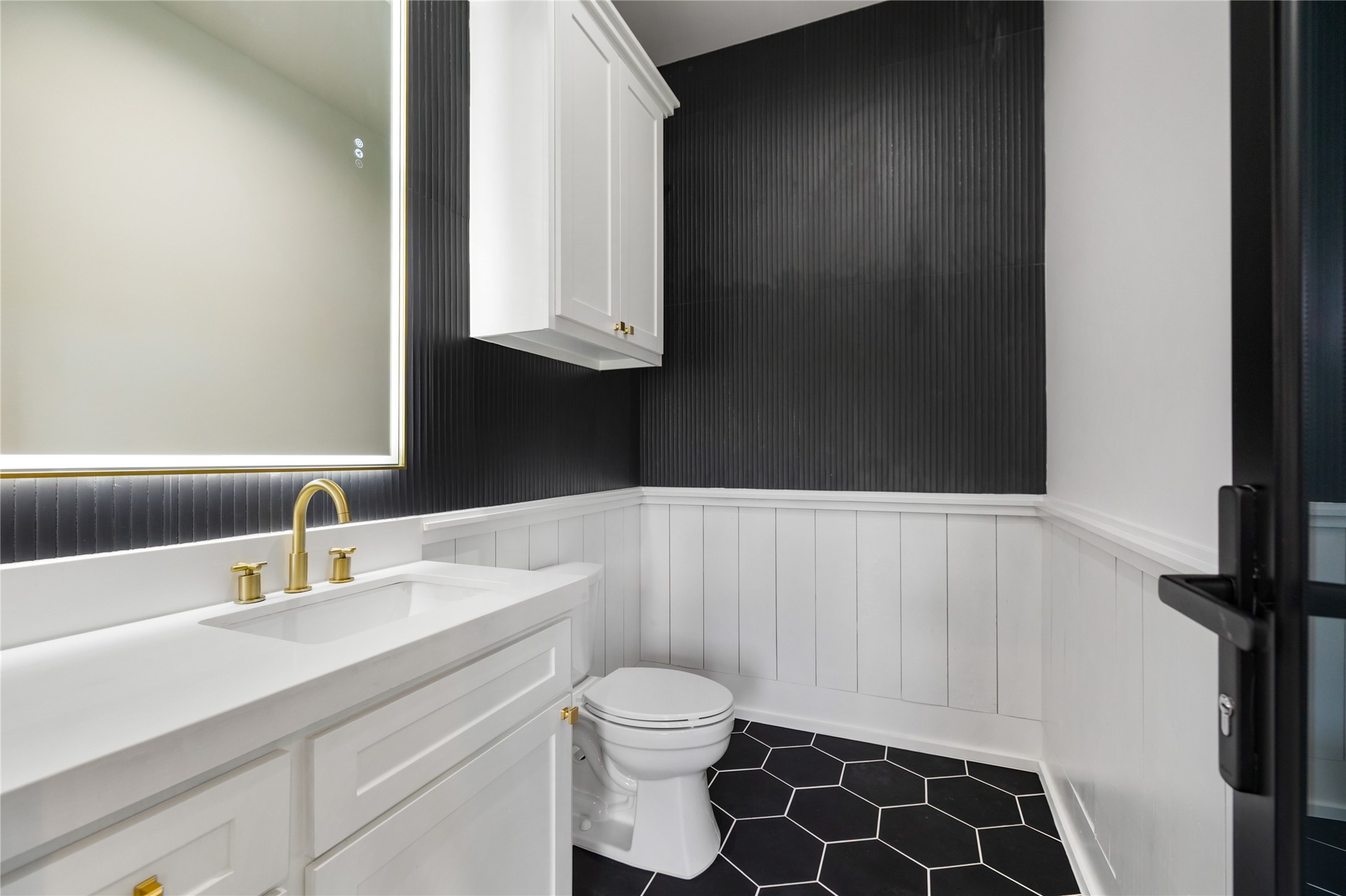 934 W 43rd Street Property Photo 50