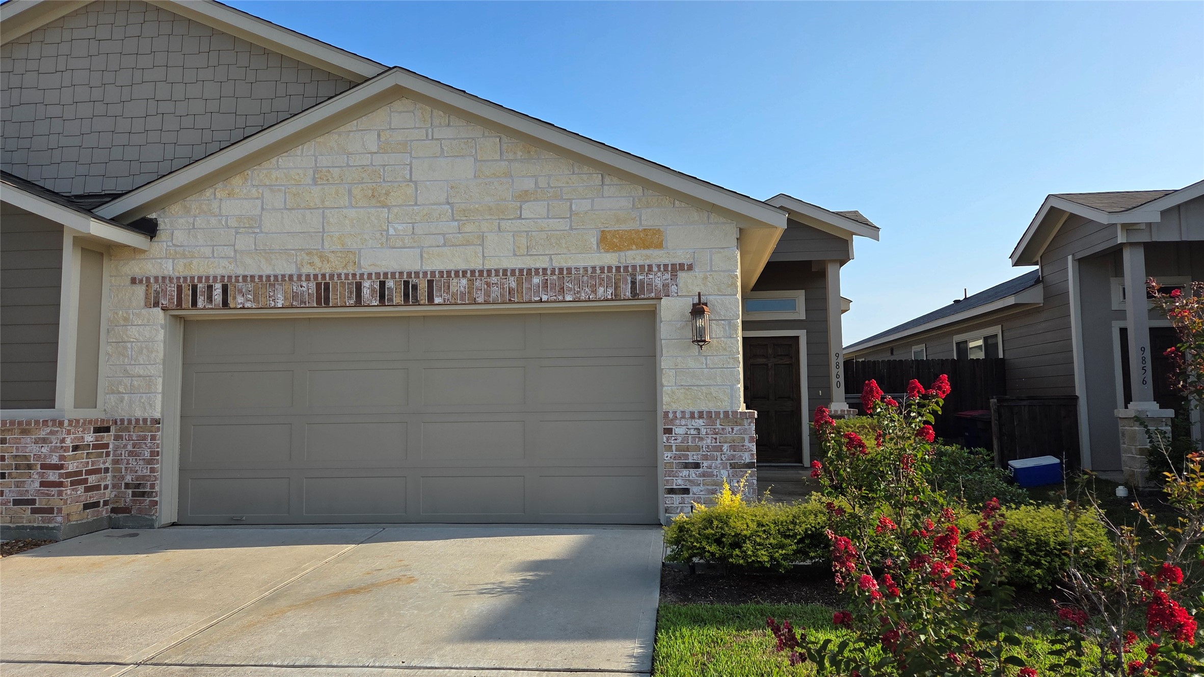 9860 Grosbeak Lane Property Photo 1