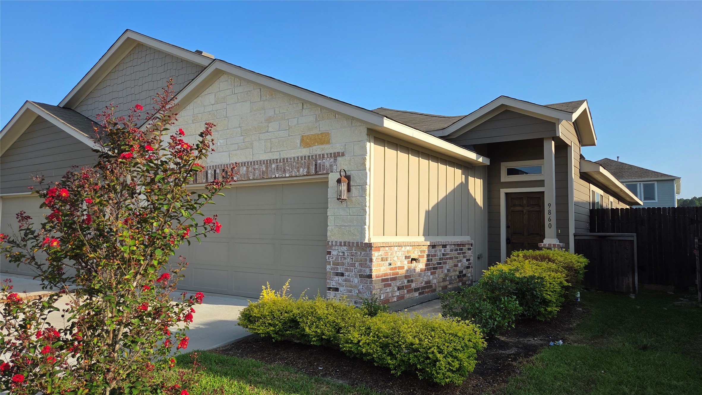 9860 Grosbeak Lane Property Photo 1