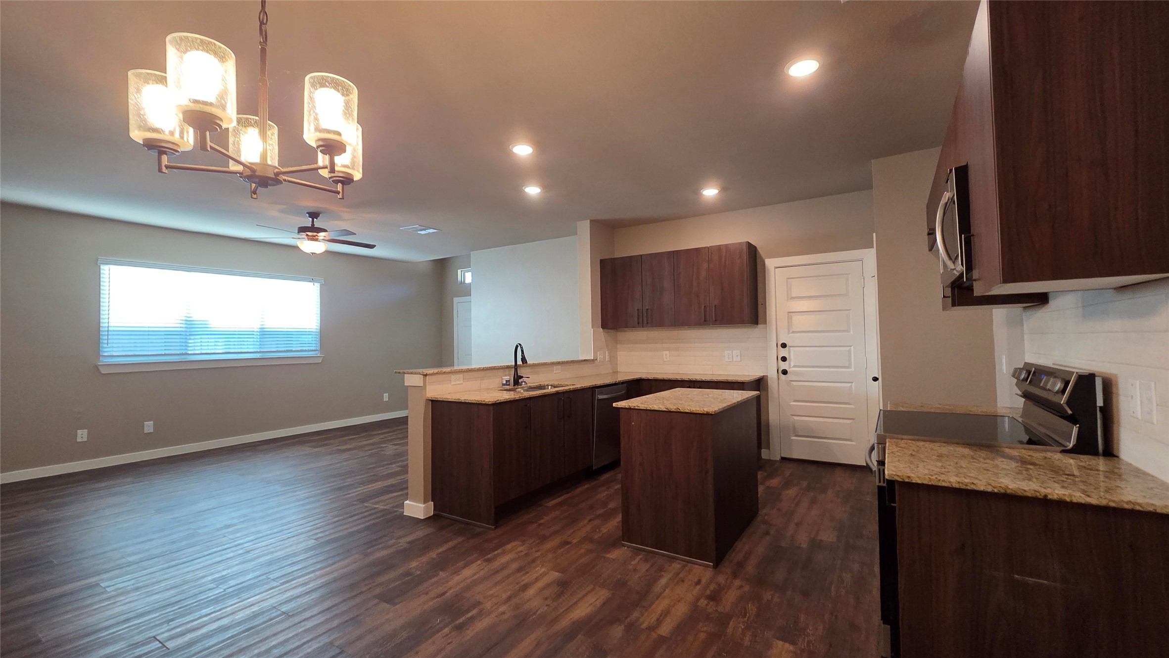 9860 Grosbeak Lane Property Photo 4
