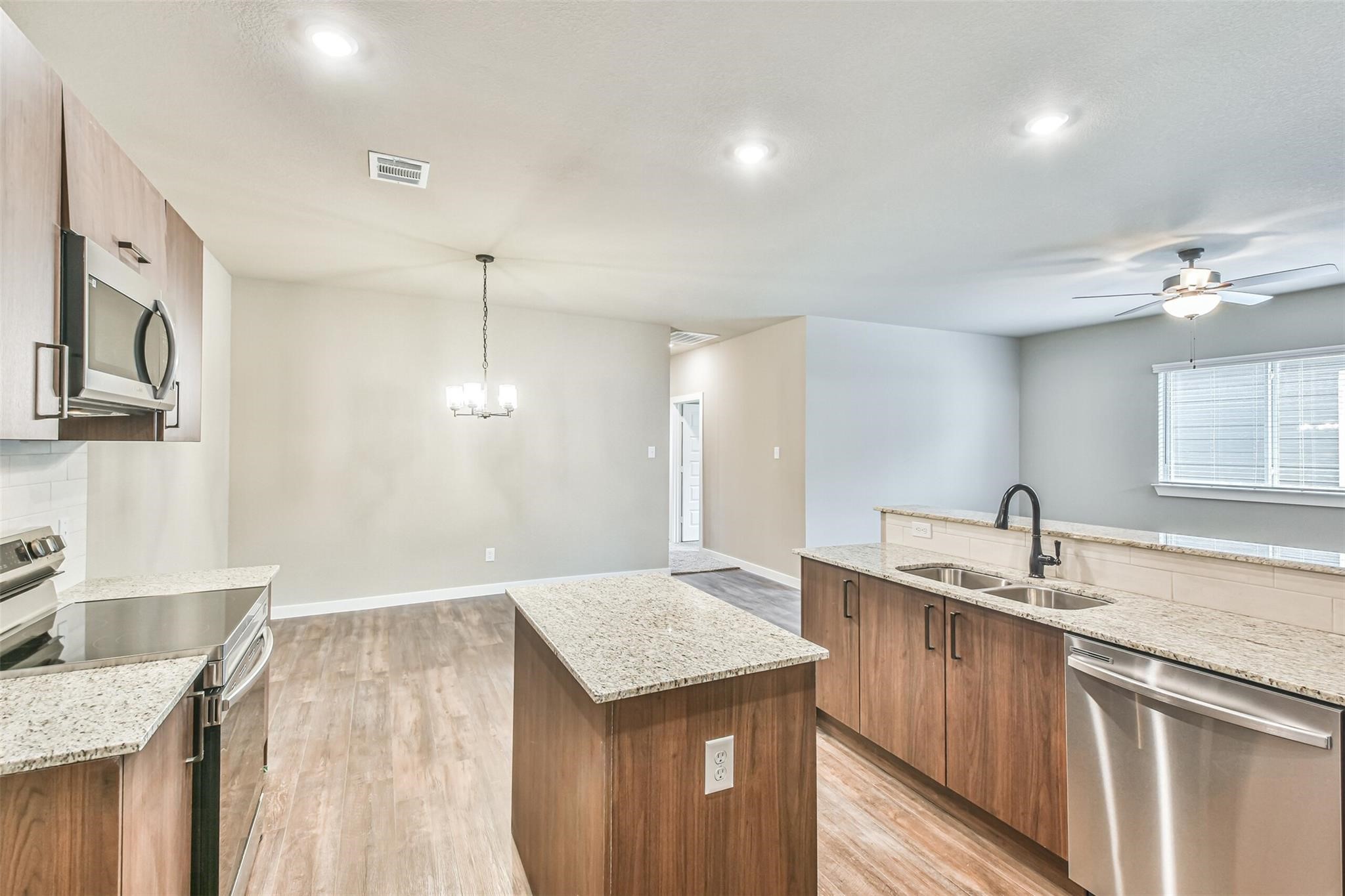 9860 Grosbeak Lane Property Photo 7