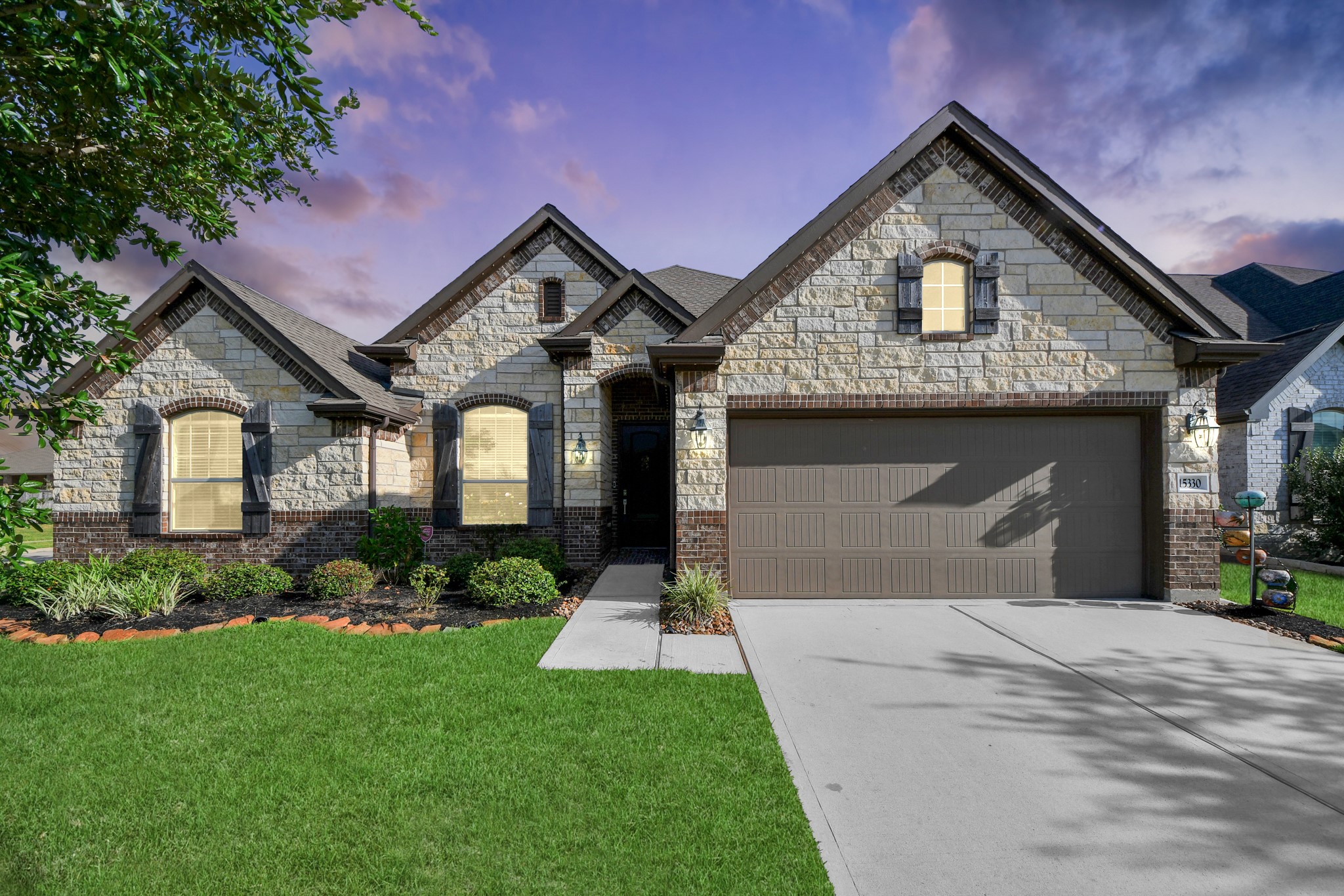 15330 Lancaster Falls Drive Property Photo 2