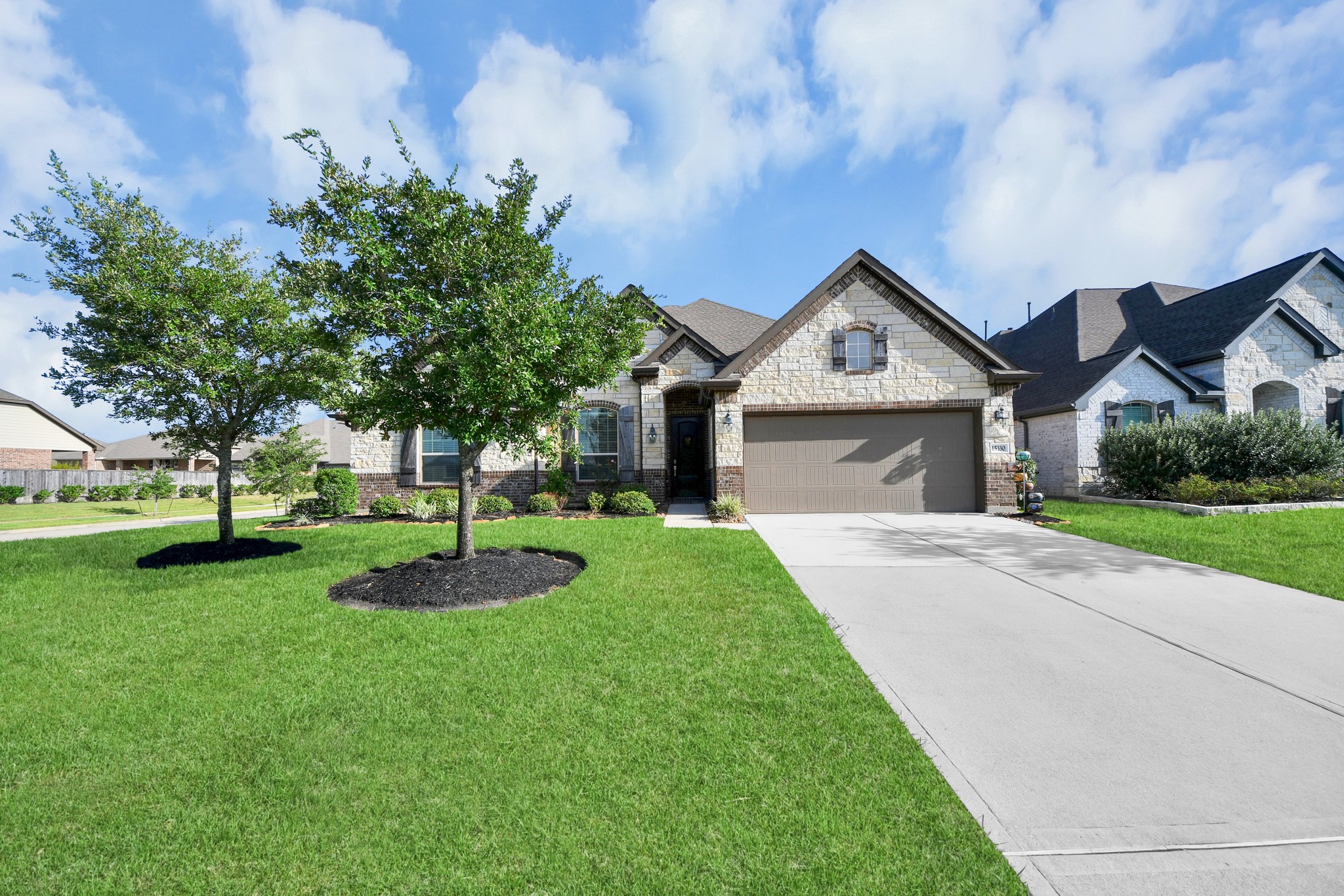 15330 Lancaster Falls Drive Property Photo 3