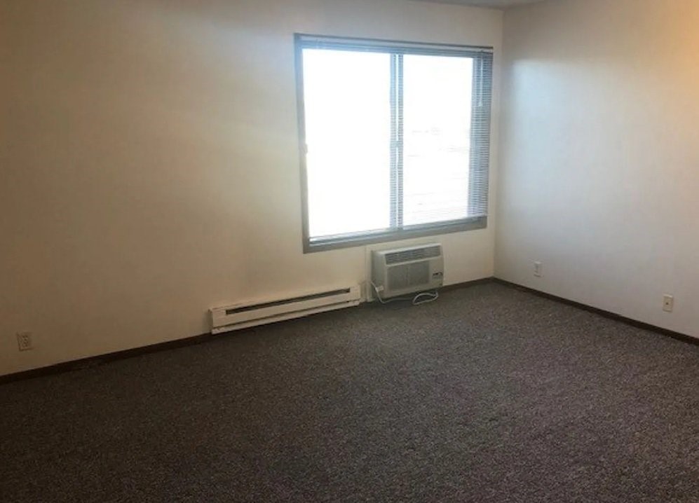 1216 S G Avenue Property Photo 8