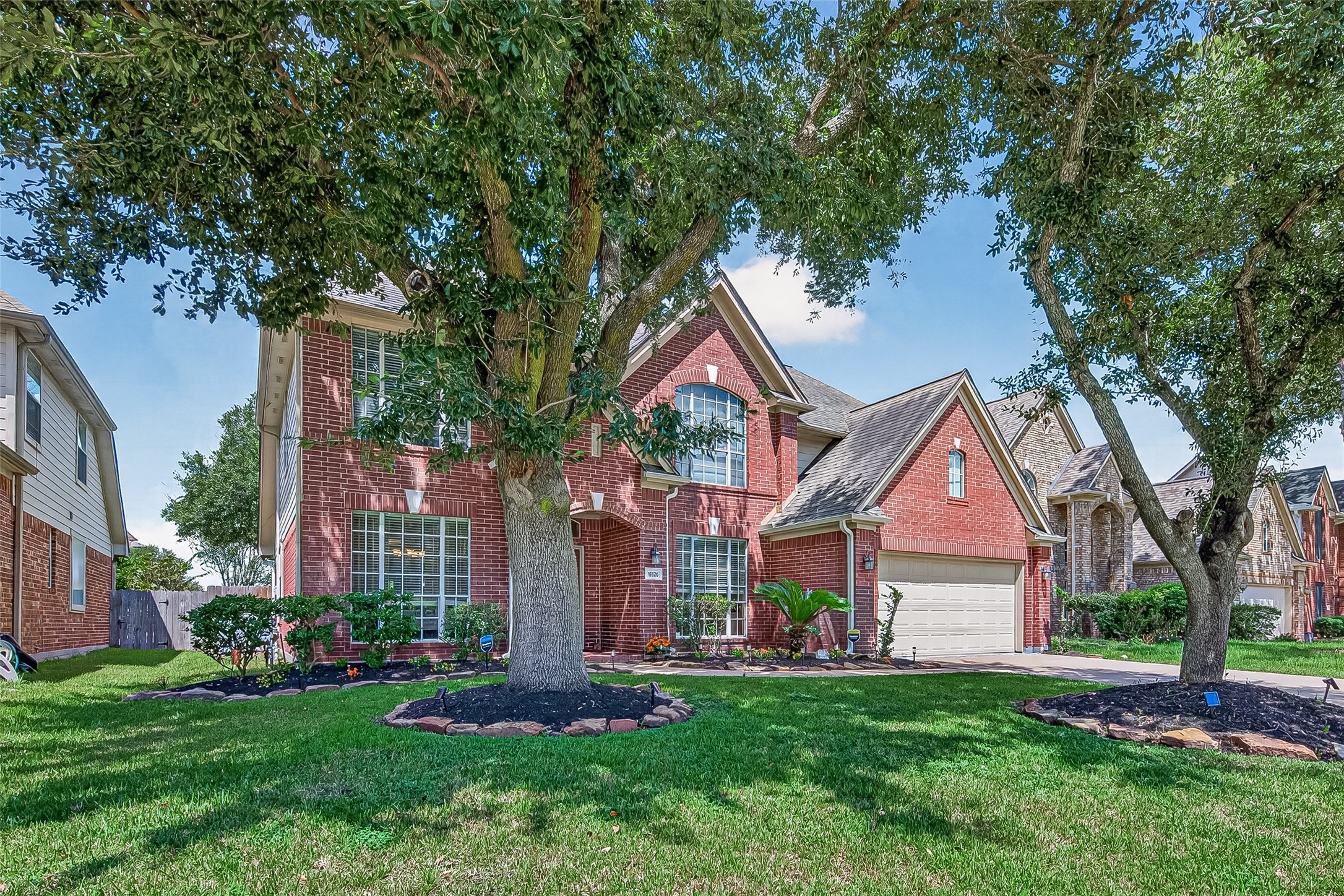 18526 Autumn Park Drive Property Photo 3