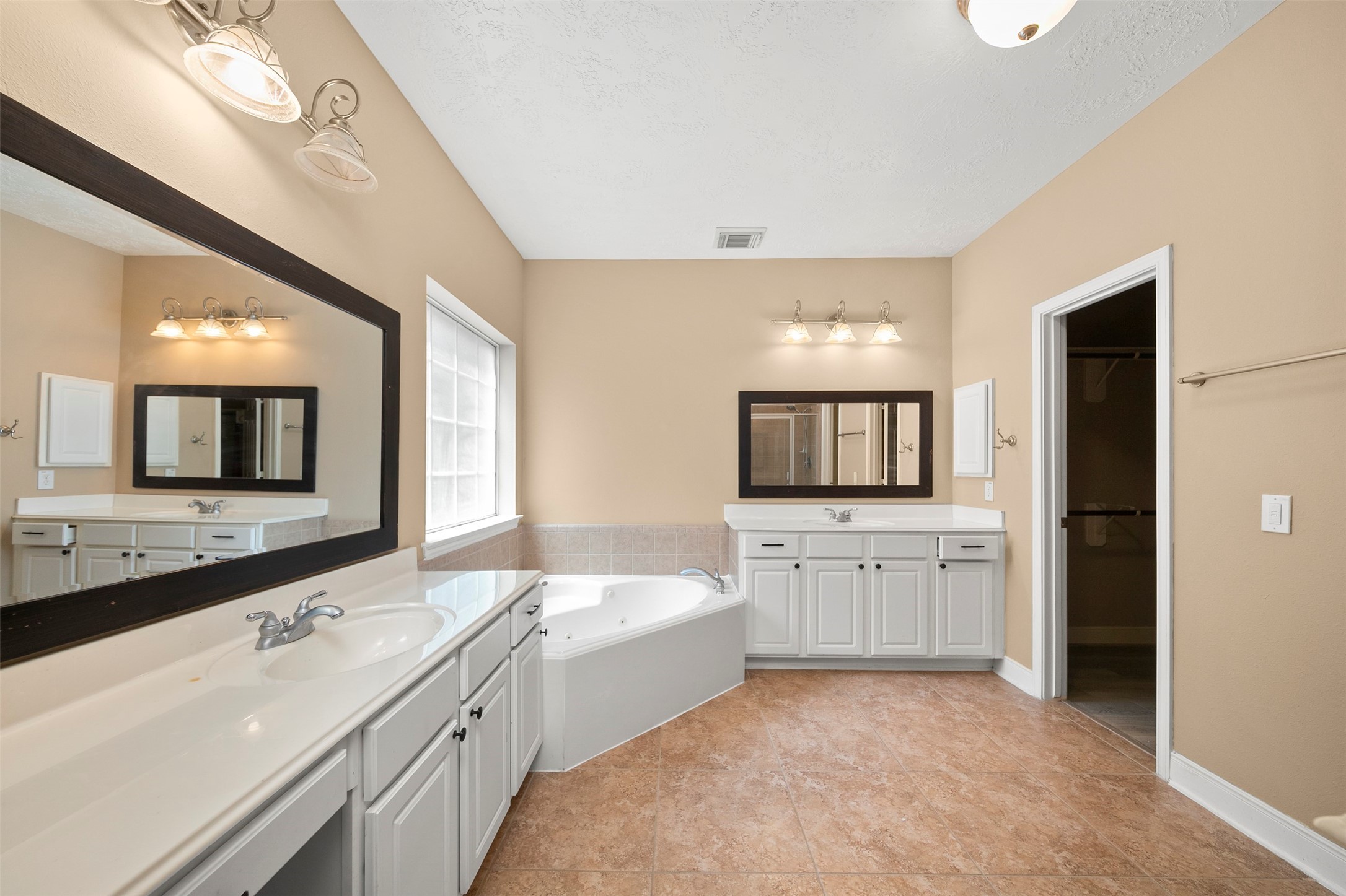 12311 Amanda Meadows Property Photo 18