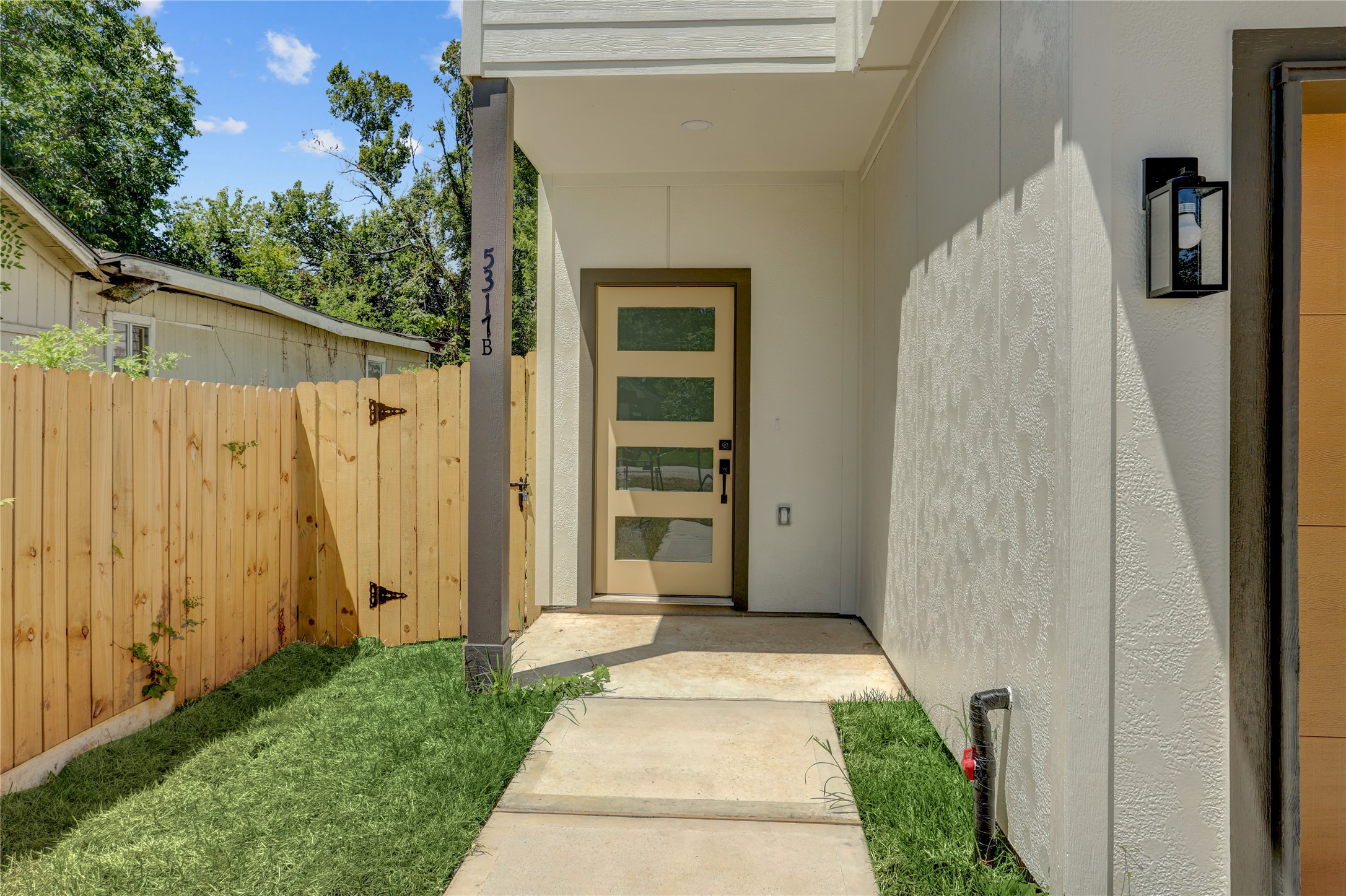 5317 Nielan Street A-b Property Photo 4