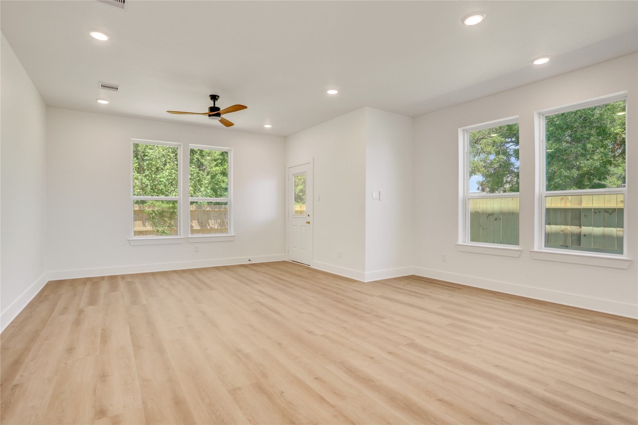 5317 Nielan Street A-b Property Photo 9