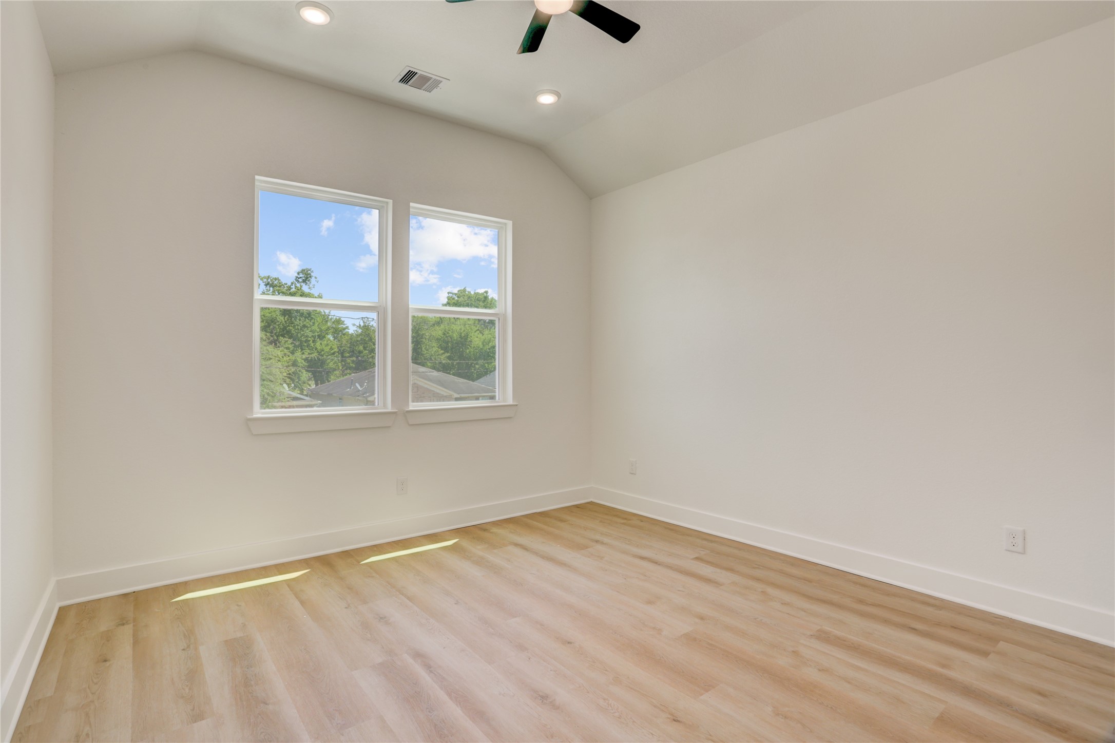 5317 Nielan Street A-b Property Photo 14