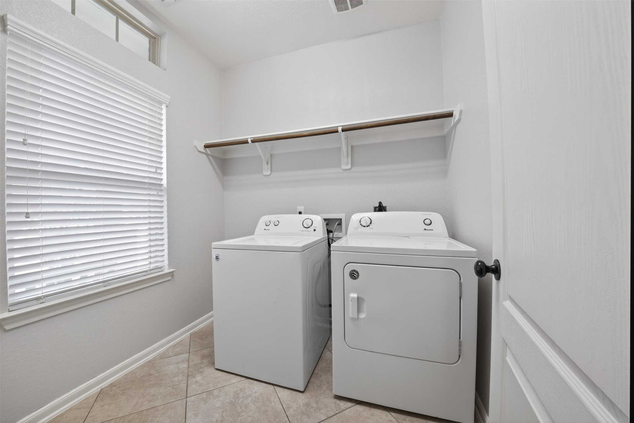 8922 Pinenut Drive Property Photo 5