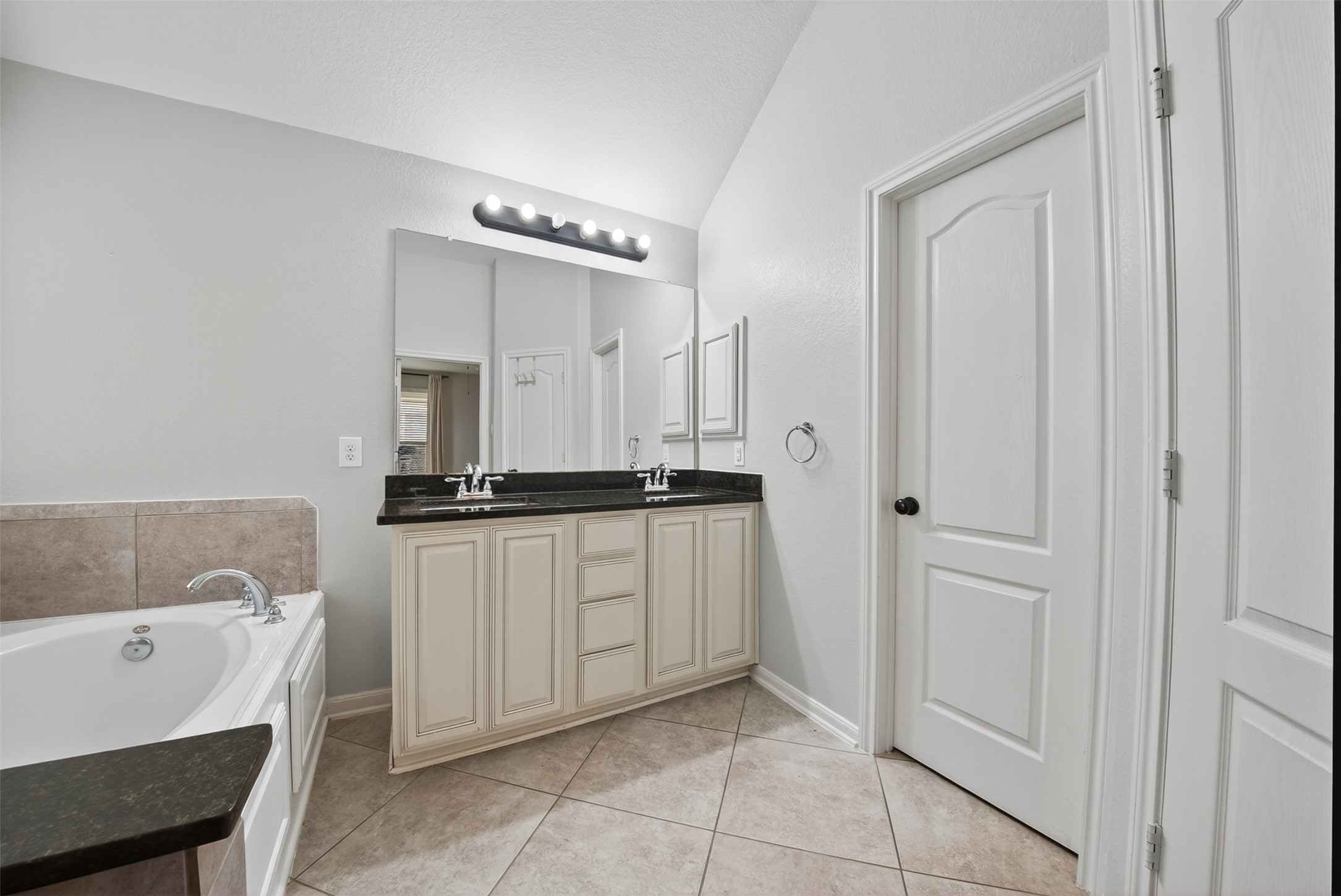 8922 Pinenut Drive Property Photo 35