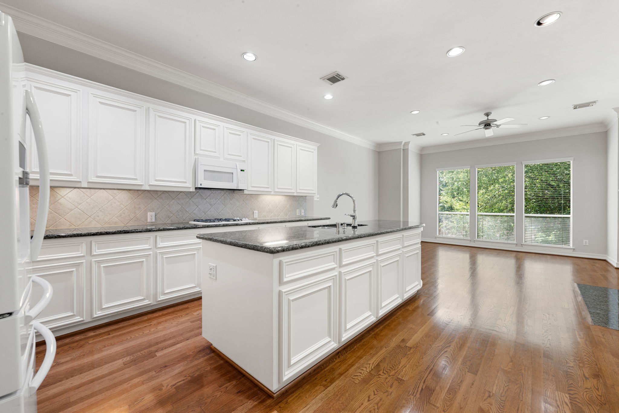 416 Mcgowen Street Property Photo 11