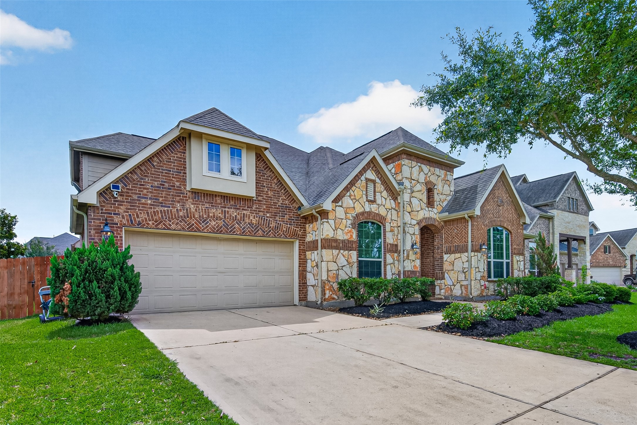2014 Holly Manor Court Property Photo 2