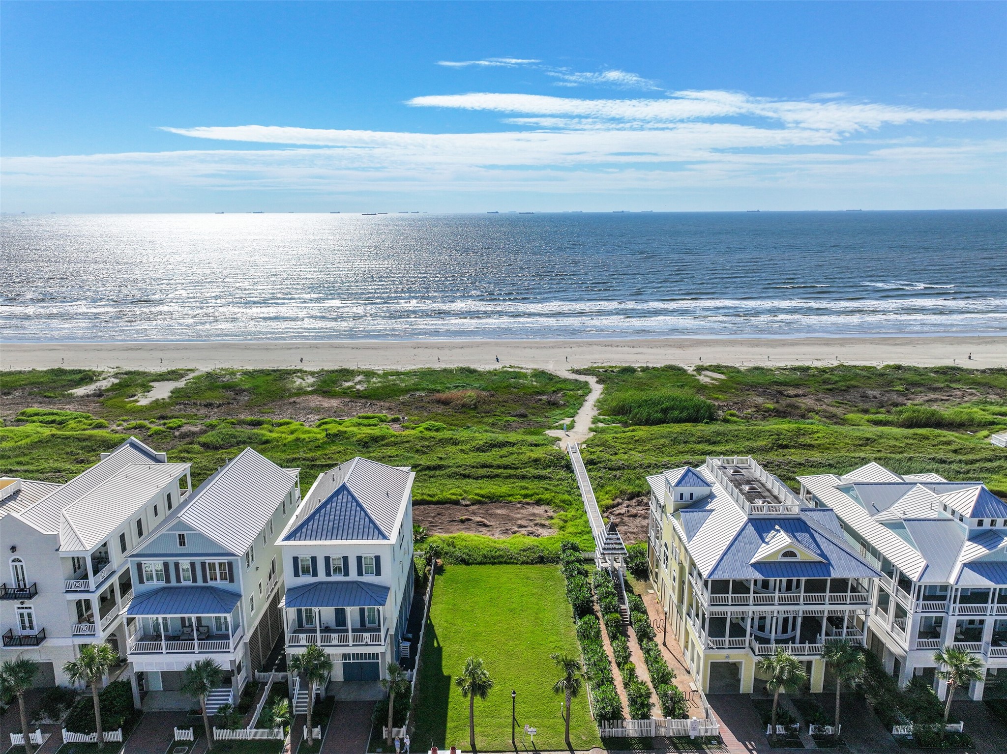 1717 Seaside Drive Property Photo 1