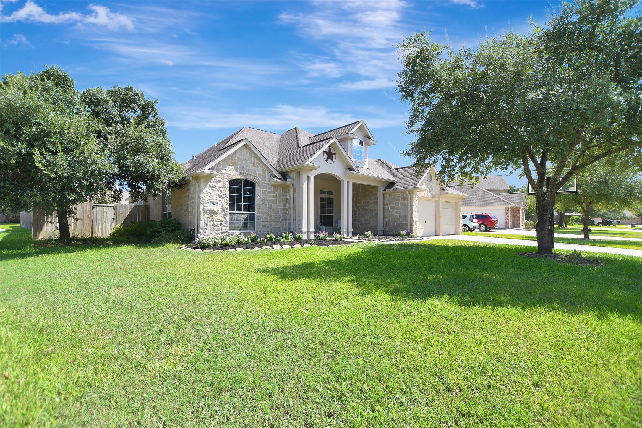 18607 Summercliff Lane Property Photo 2