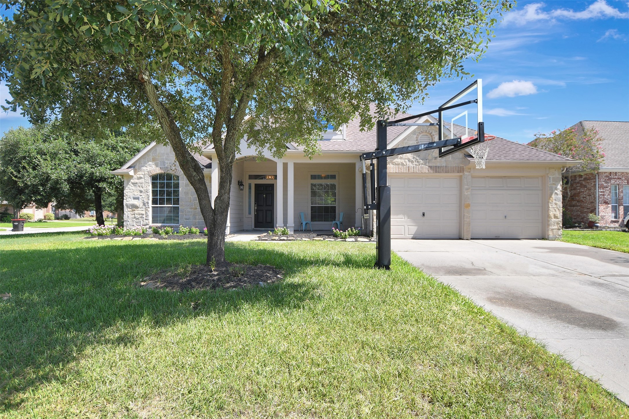 18607 Summercliff Lane Property Photo 3