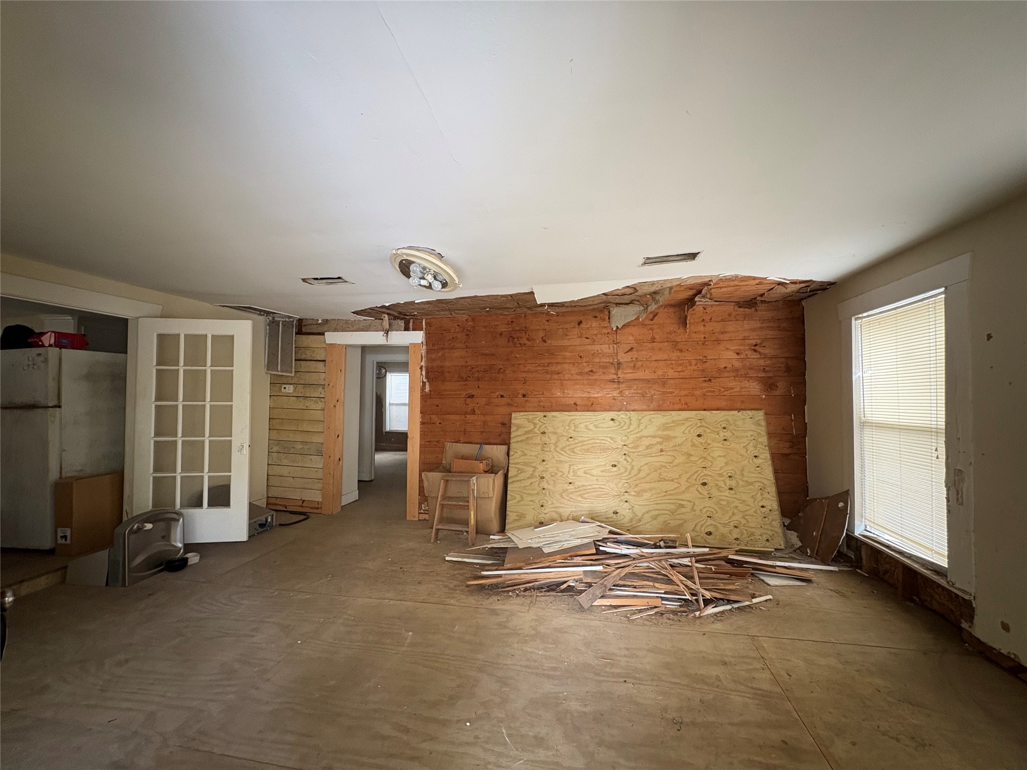 102 N Oak Street Property Photo 3