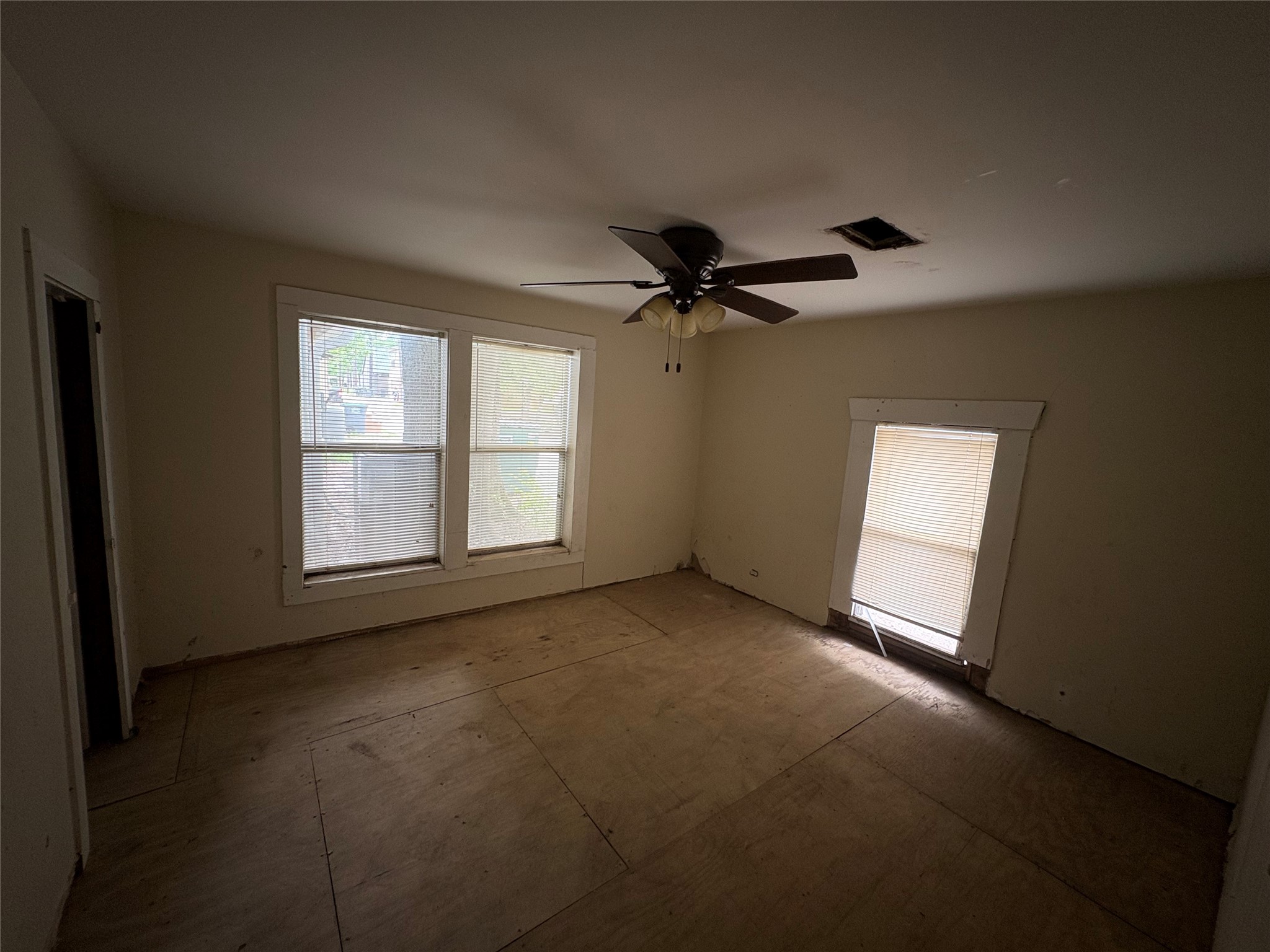 102 N Oak Street Property Photo 8