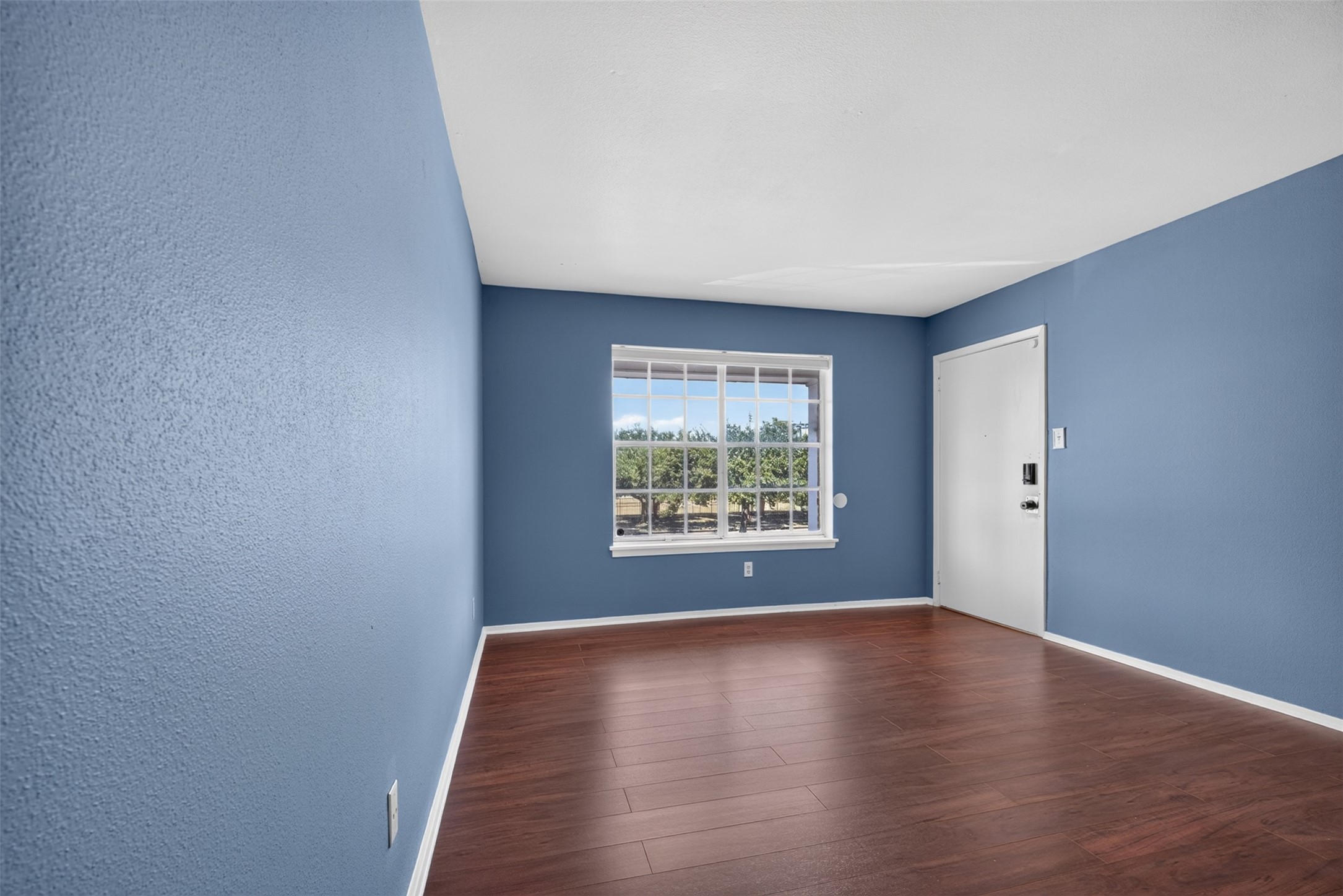 7205 Beechnut Street D Property Photo 4