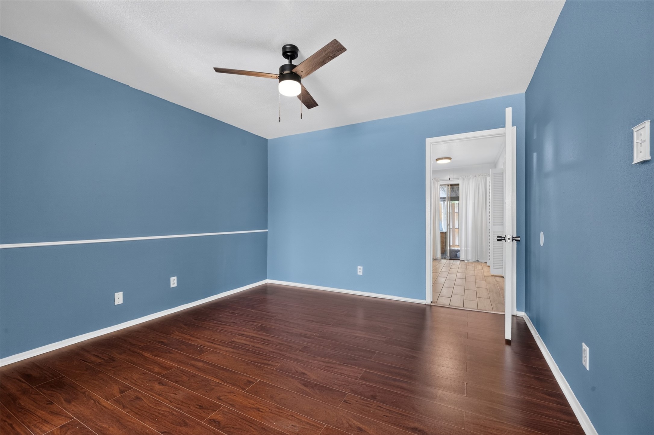 7205 Beechnut Street D Property Photo 9