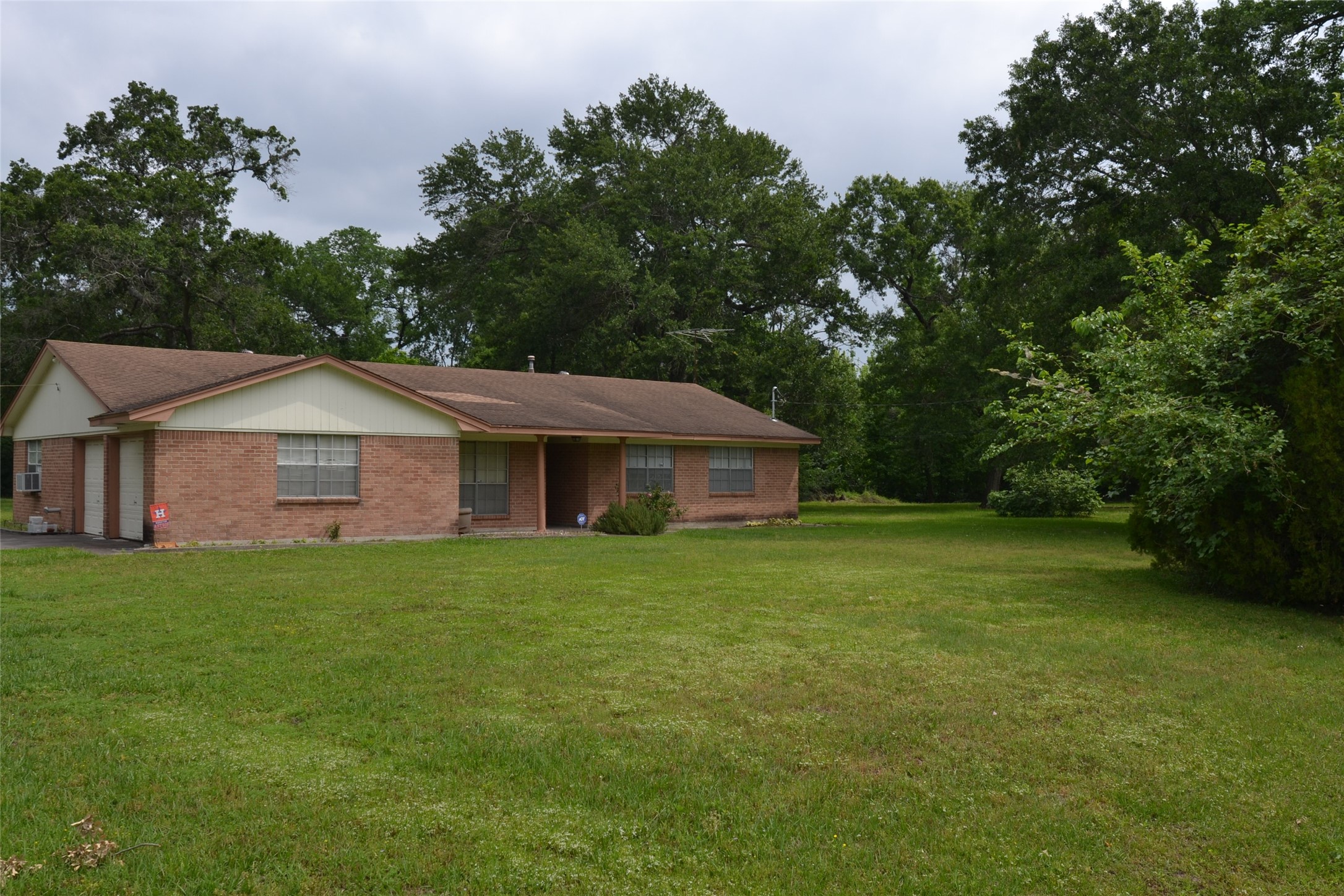 5622 Killough Street Property Photo 1