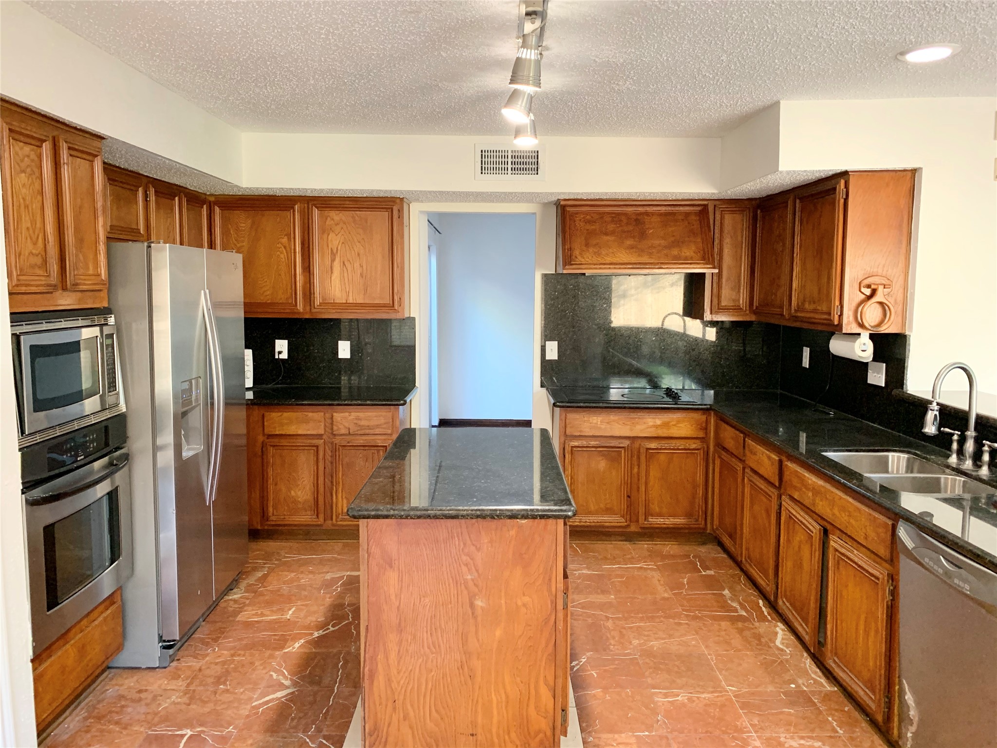 1603 Beaconshire Road Property Photo 13