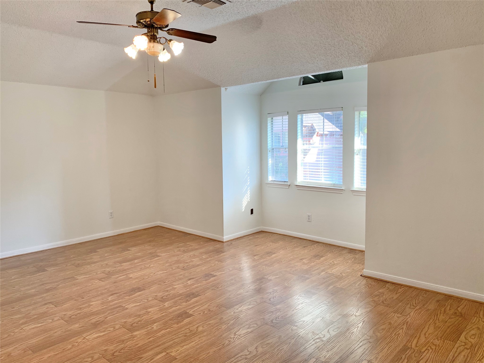1603 Beaconshire Road Property Photo 15