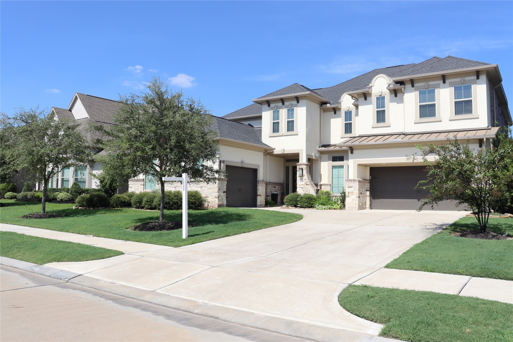 1211 Ryann Rose Creek Lane Property Photo 1