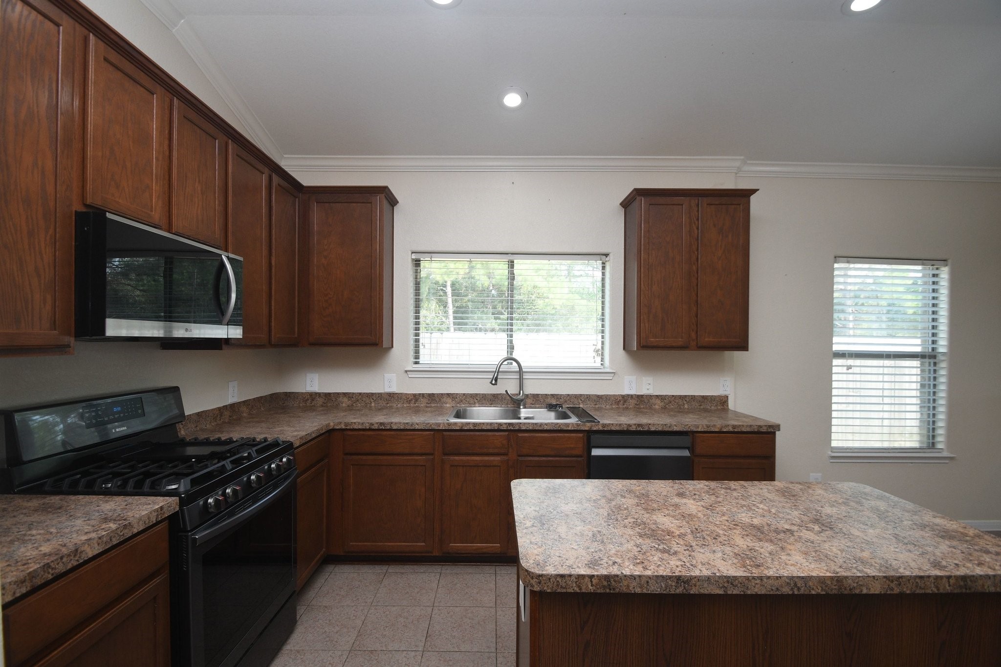 23926 N Newport Bend Circle Property Photo 10