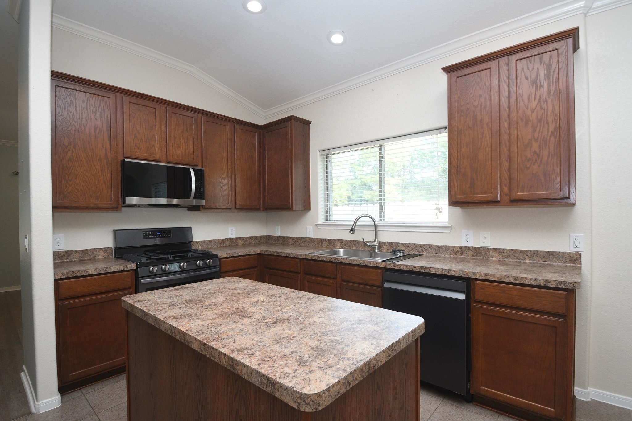 23926 N Newport Bend Circle Property Photo 11