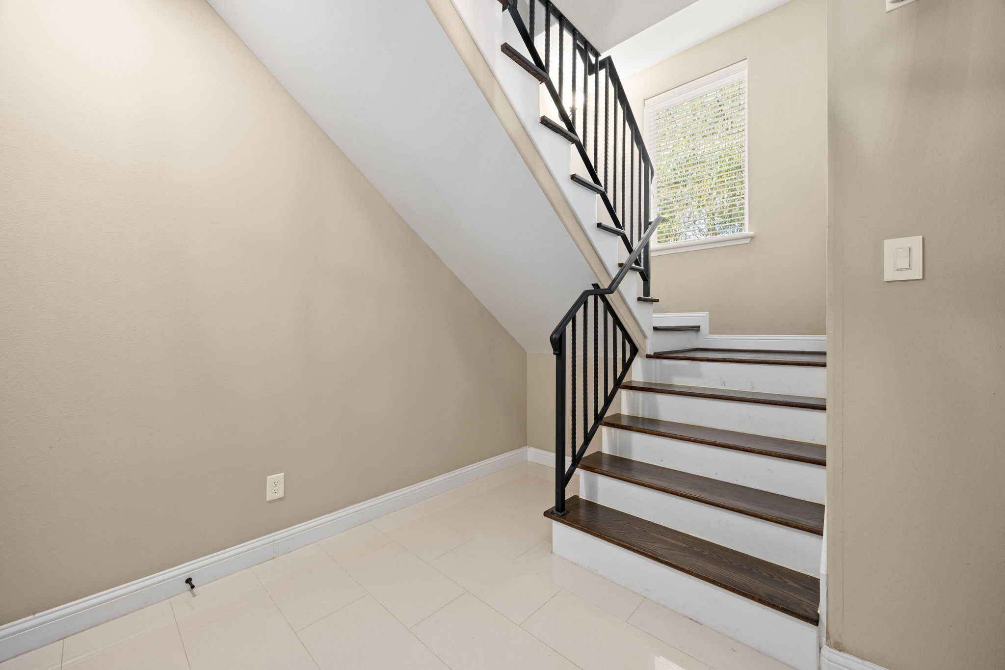 928 W 20th Street A Property Photo 5