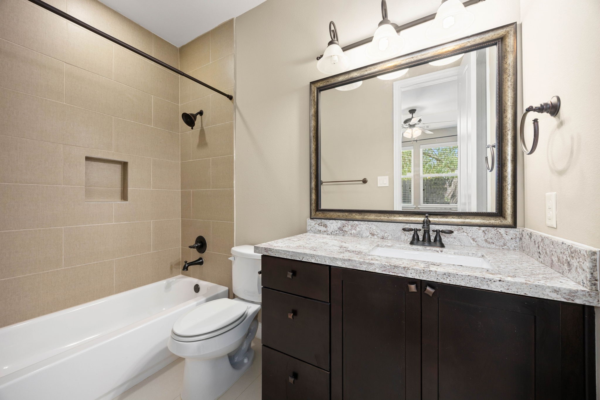 928 W 20th Street A Property Photo 8