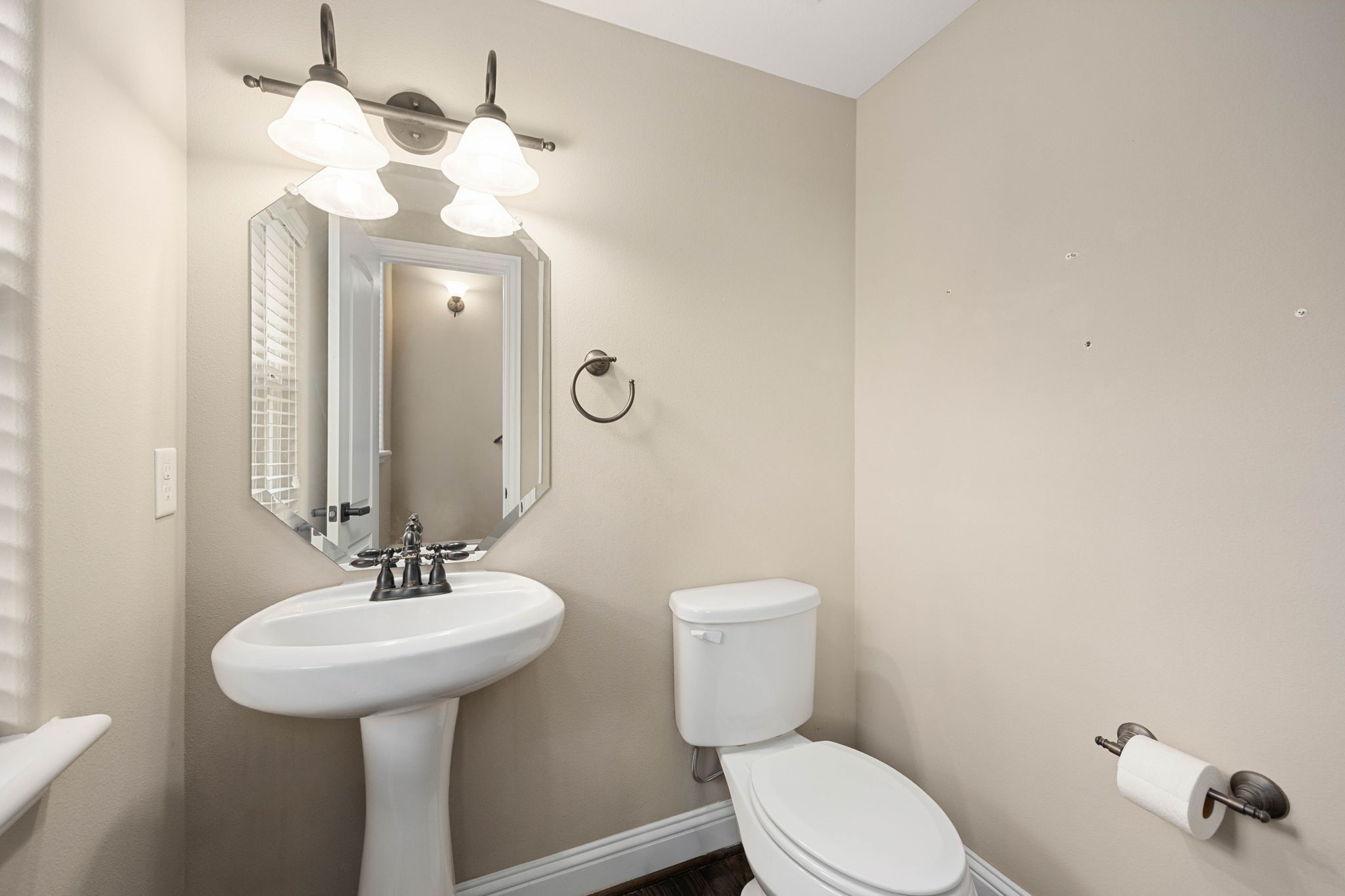 928 W 20th Street A Property Photo 19