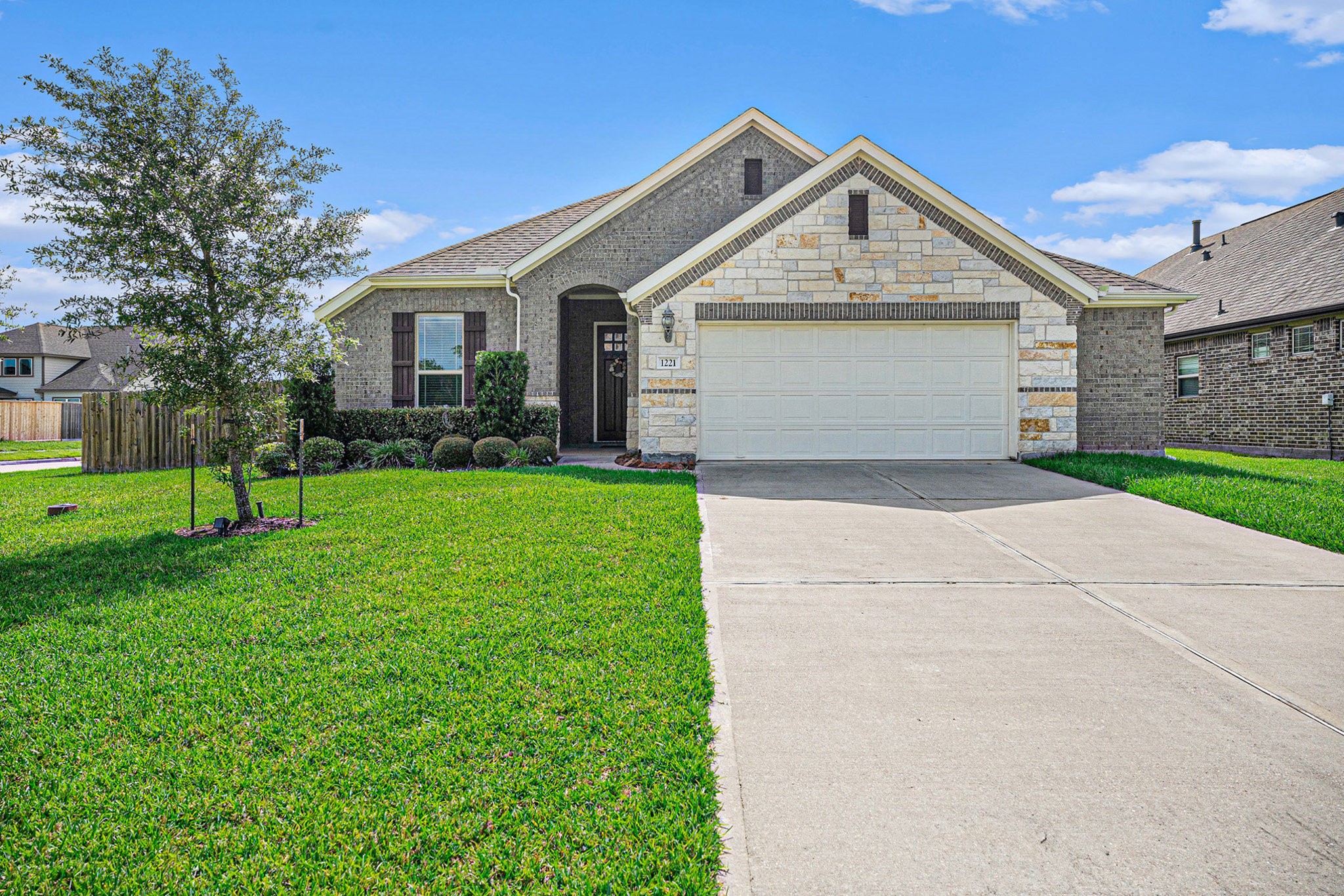 1221 Bowen Drive Property Photo 1