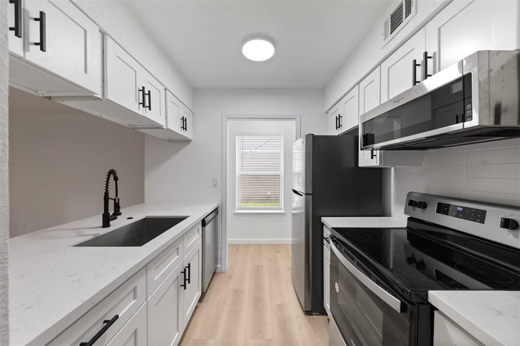 815 Lyle West Avenue C Property Photo 3