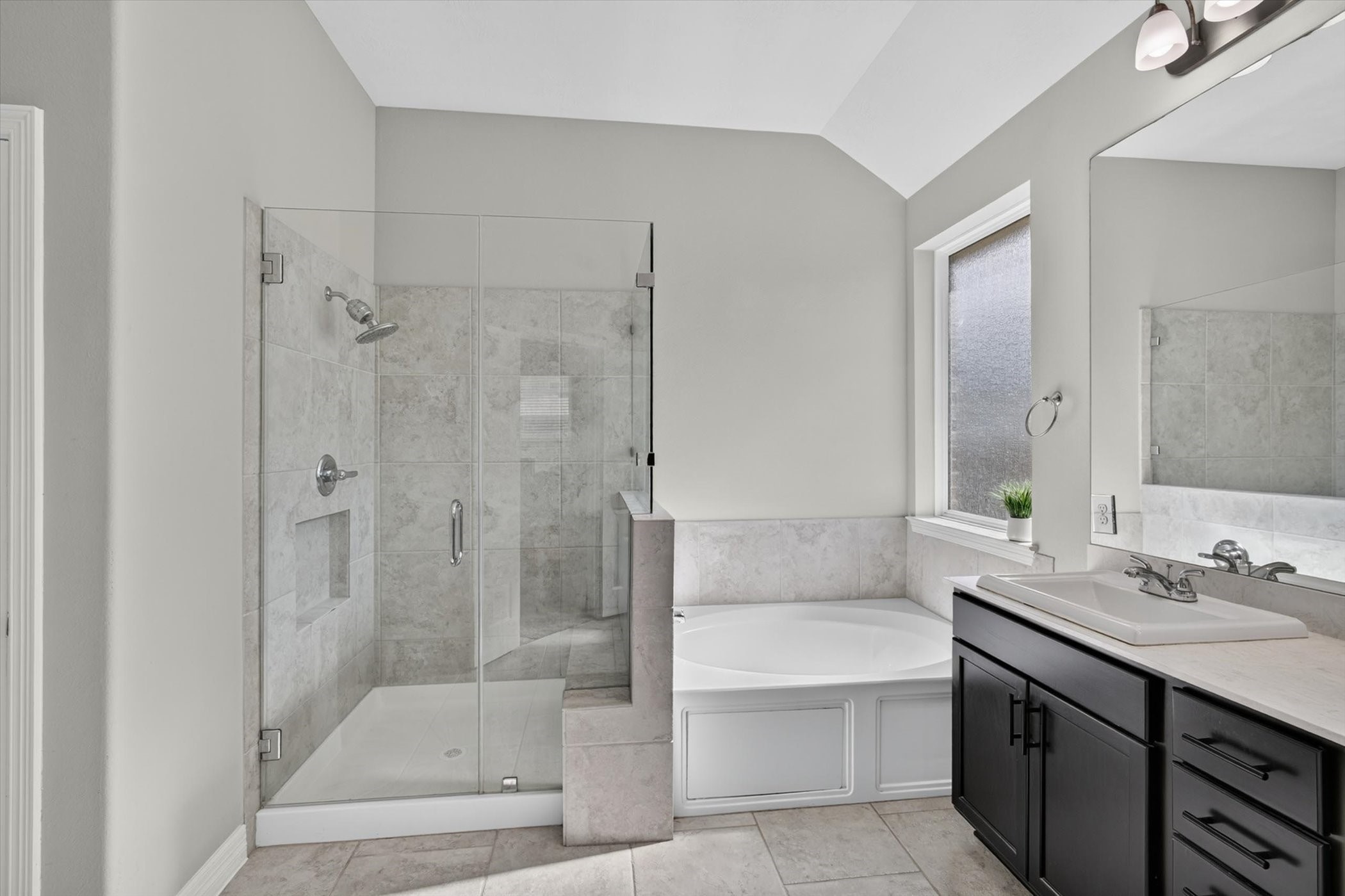11927 Clearview Cove Drive Property Photo 13