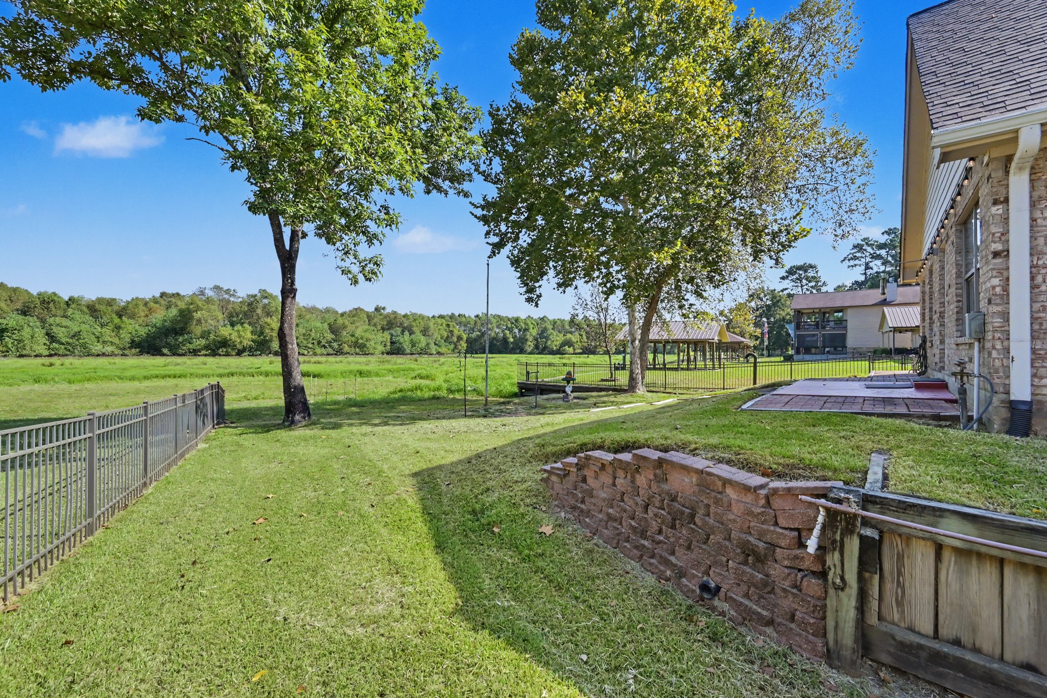 15 Lakeside Property Photo 28