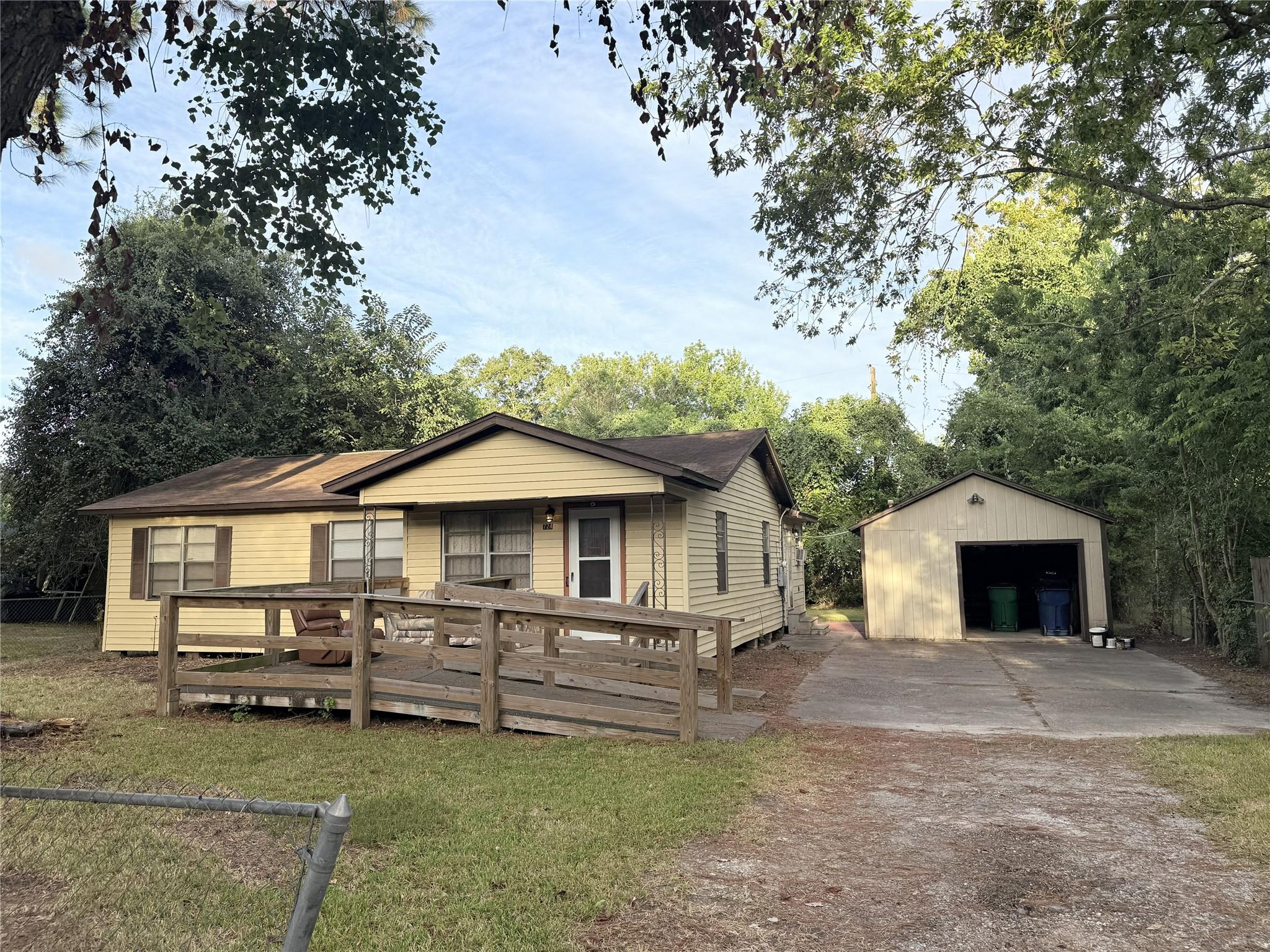 724 S Morgan Street, Angleton Tx 77515 Property Photo 2