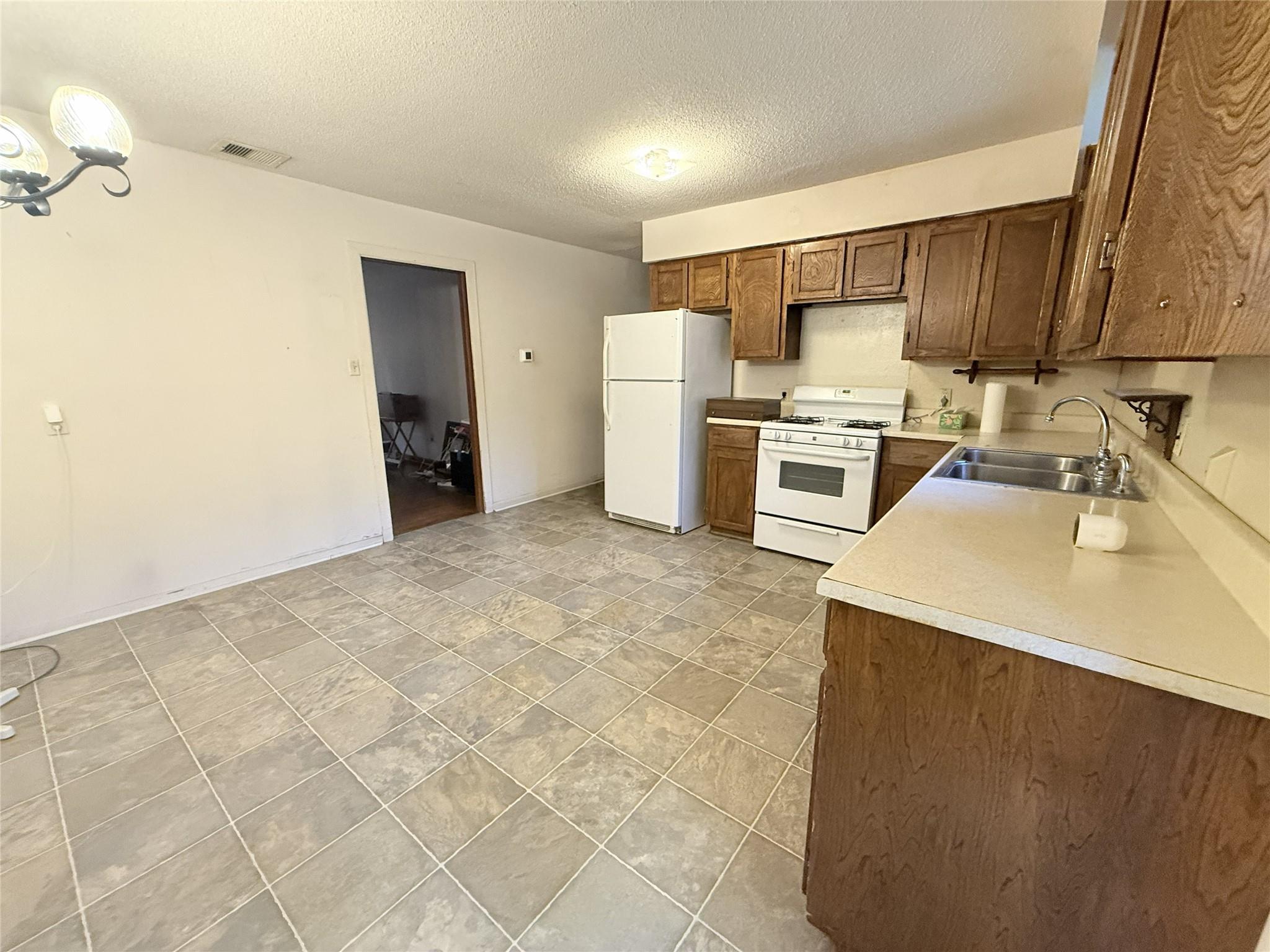 724 S Morgan Street, Angleton Tx 77515 Property Photo 5
