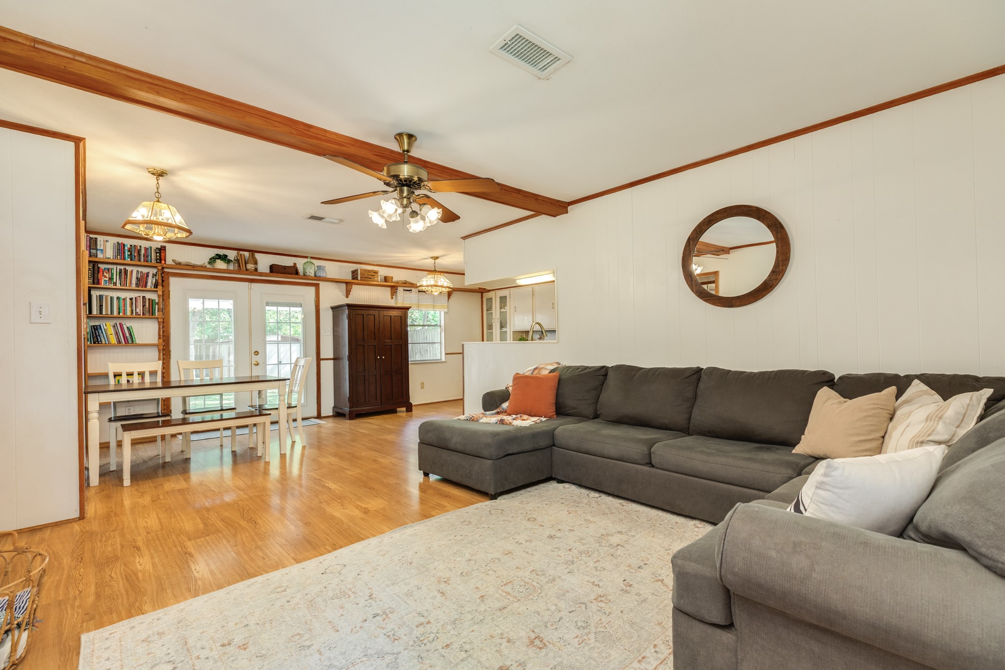 107 Hickory Property Photo 5