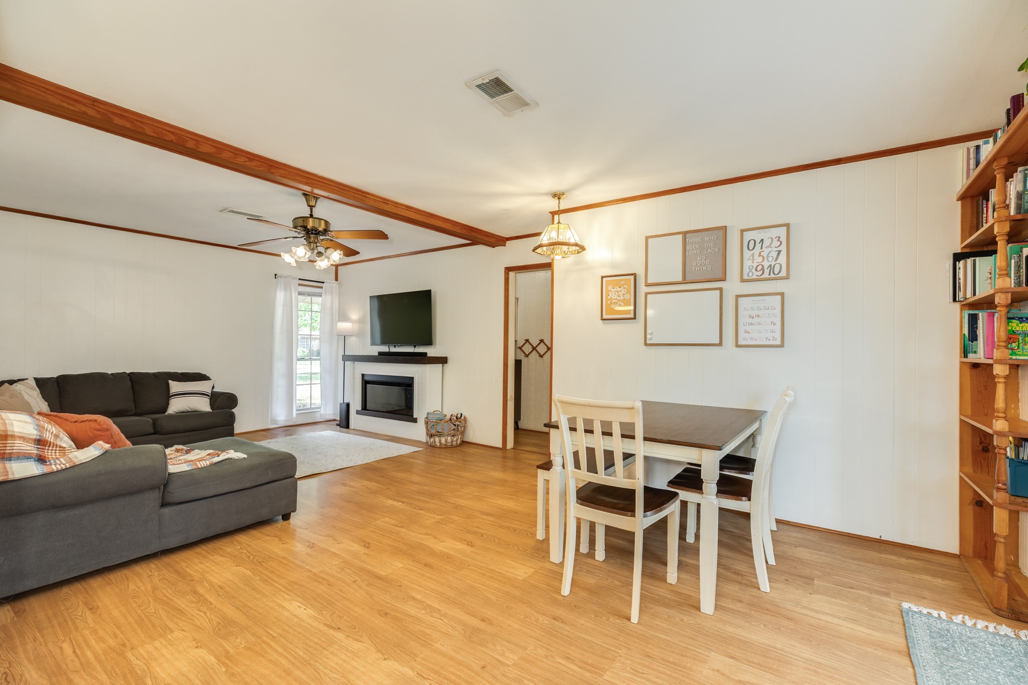 107 Hickory Property Photo 6