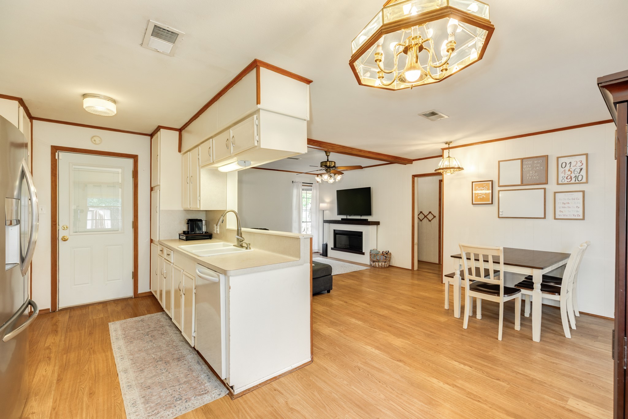 107 Hickory Property Photo 8