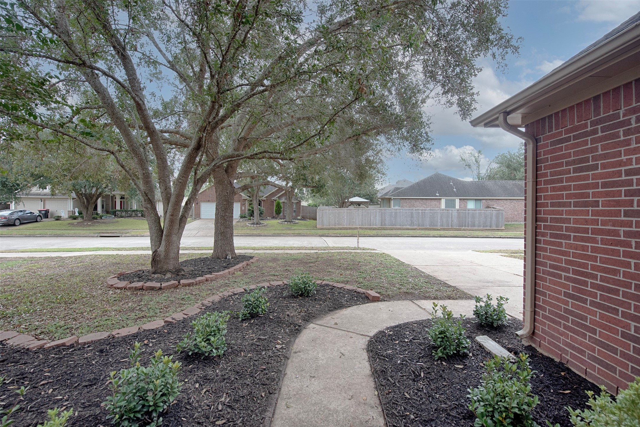 10411 Village Lake Drive Property Photo 5