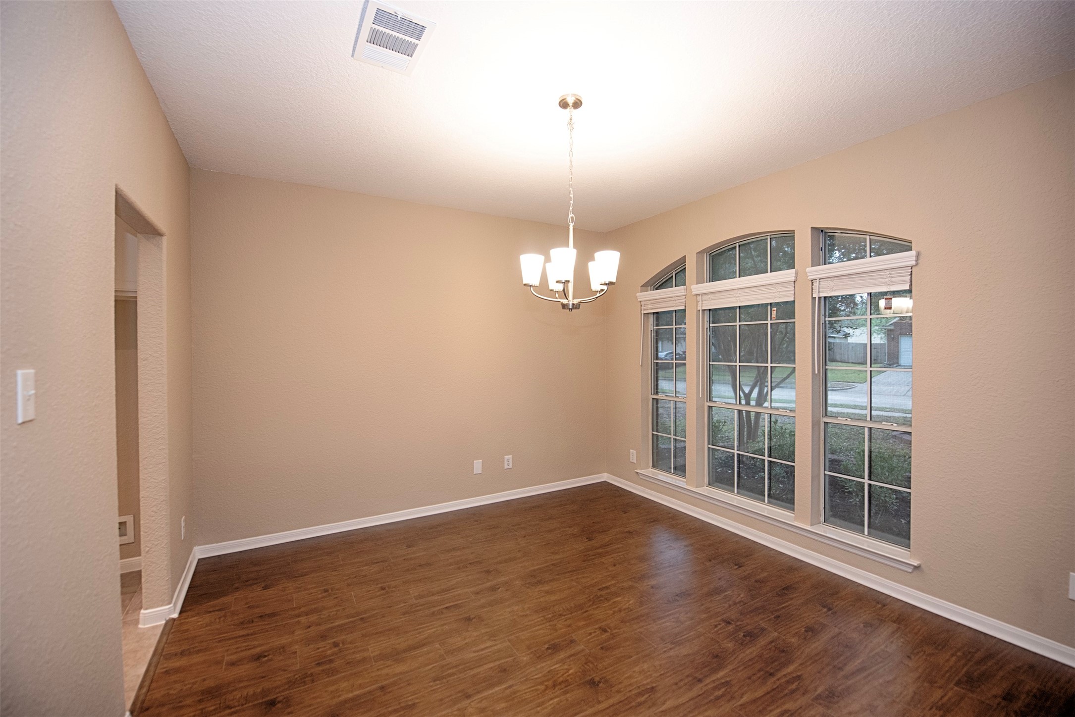 10411 Village Lake Drive Property Photo 7