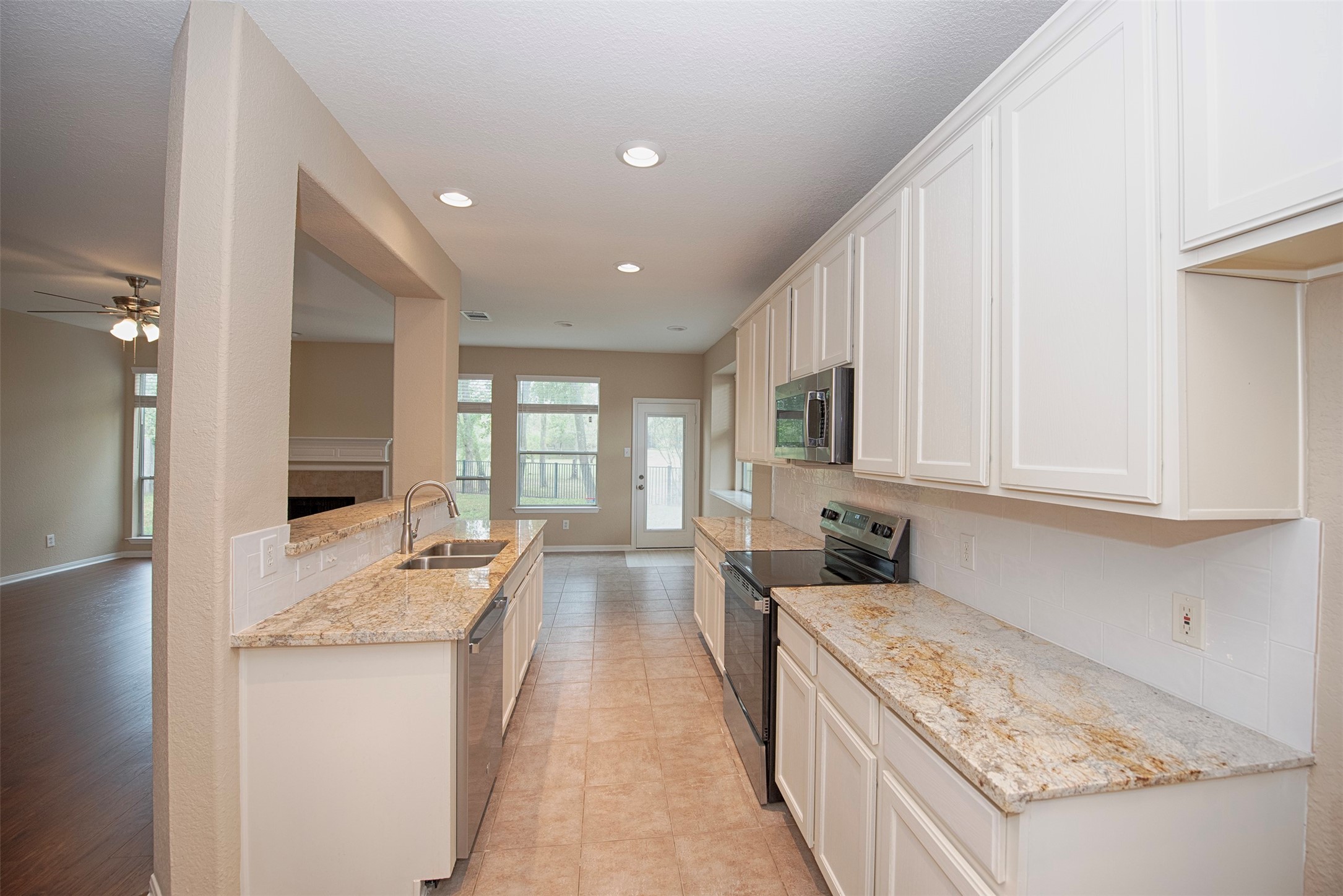 10411 Village Lake Drive Property Photo 10