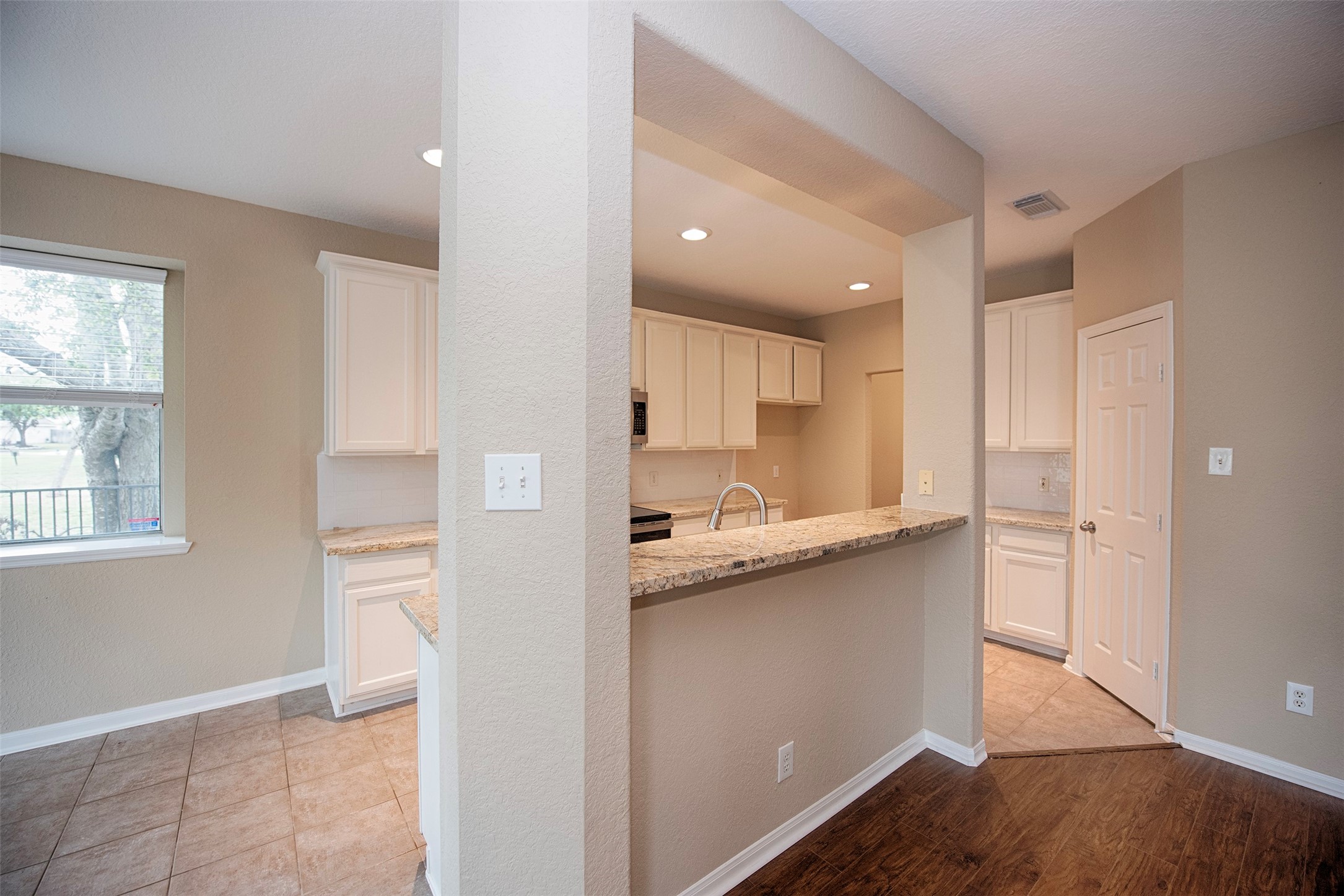 10411 Village Lake Drive Property Photo 14