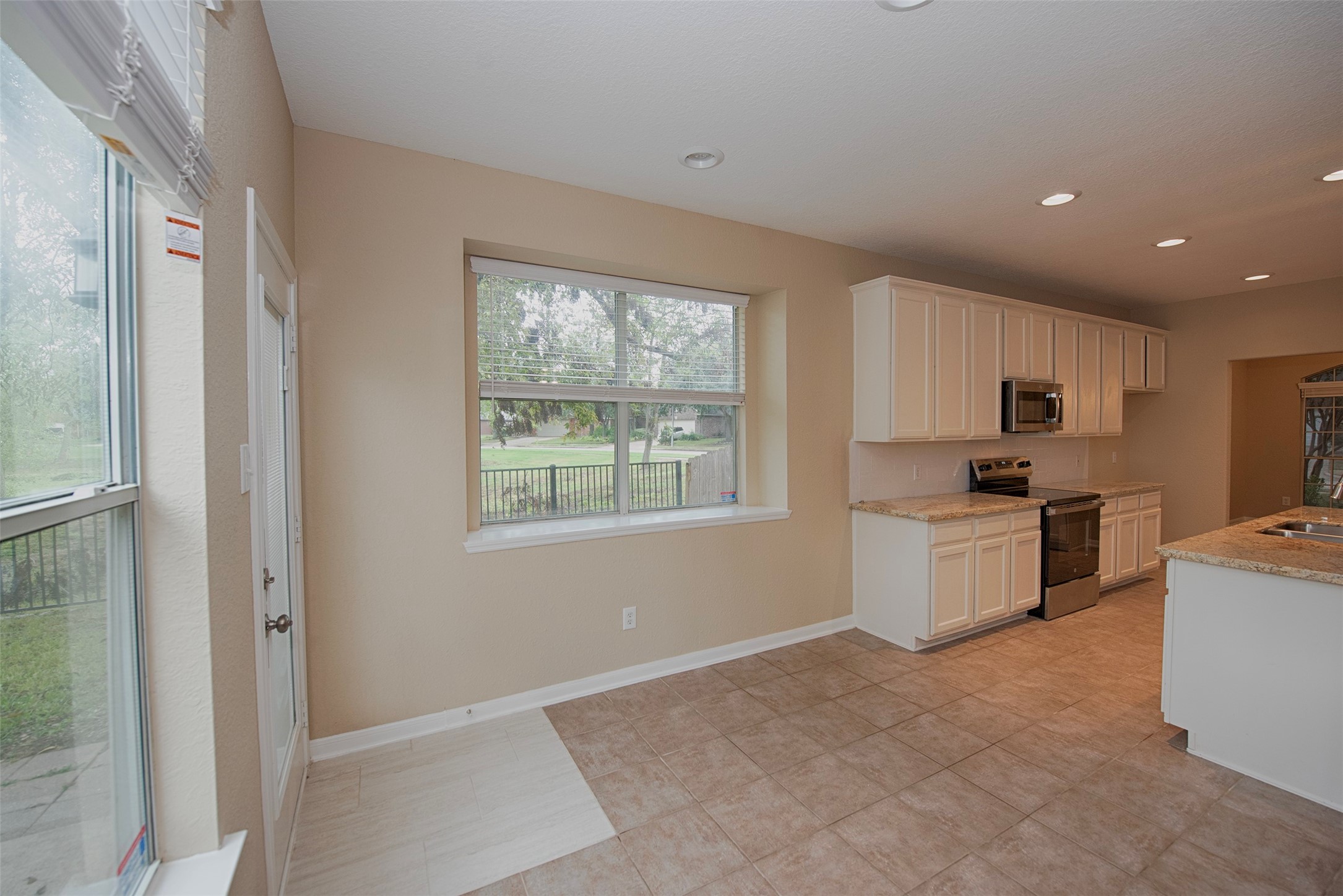 10411 Village Lake Drive Property Photo 15