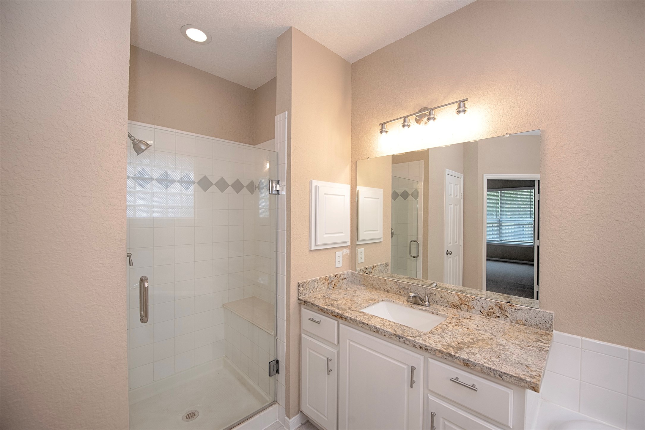 10411 Village Lake Drive Property Photo 22