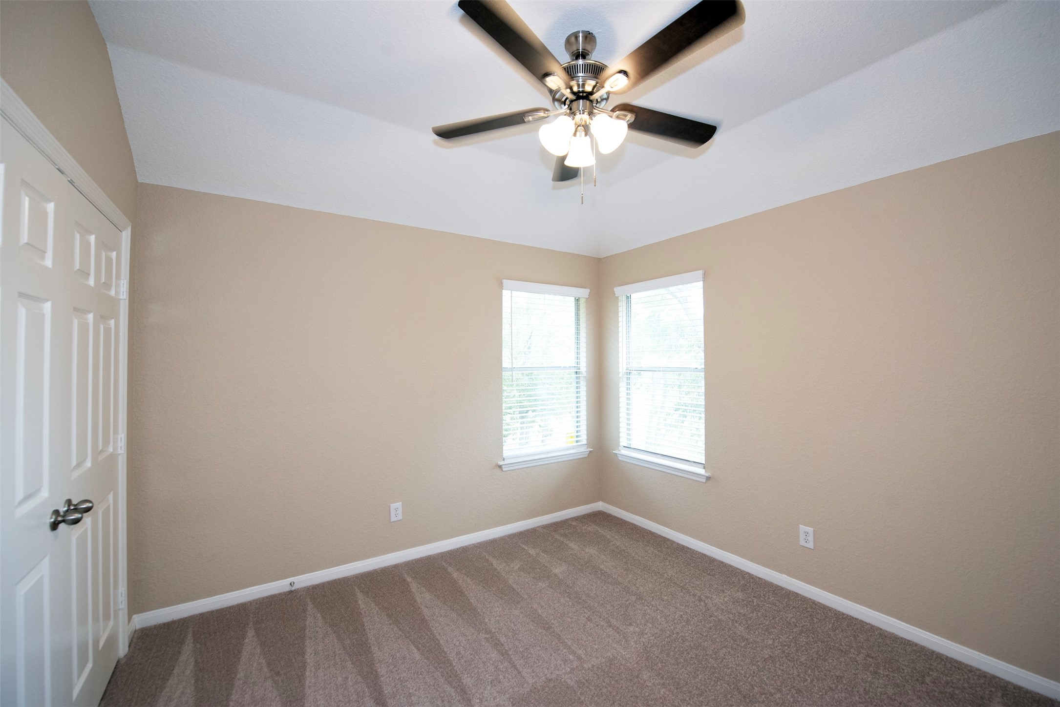 10411 Village Lake Drive Property Photo 28