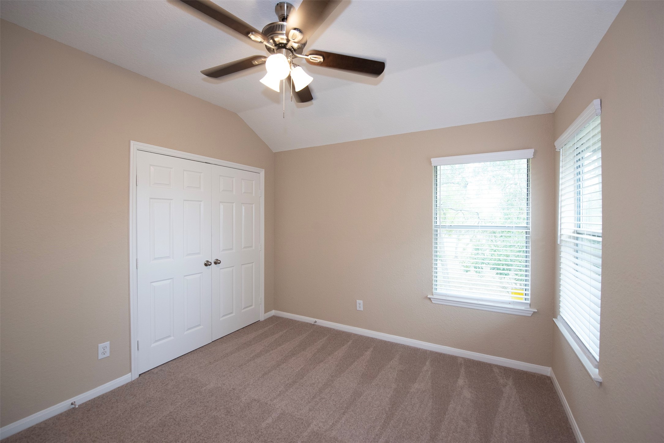 10411 Village Lake Drive Property Photo 29